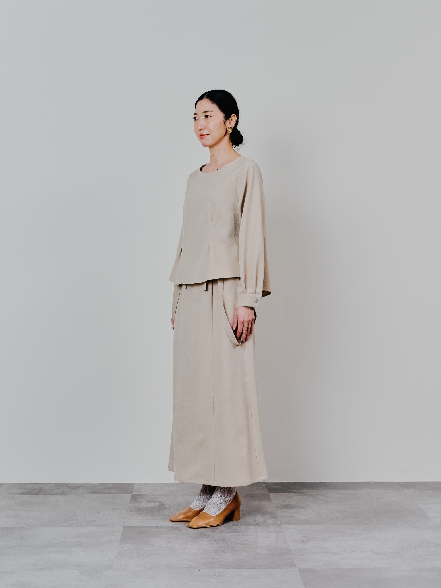 サスペンダー付ソフトAラインスカート [608328] light beige