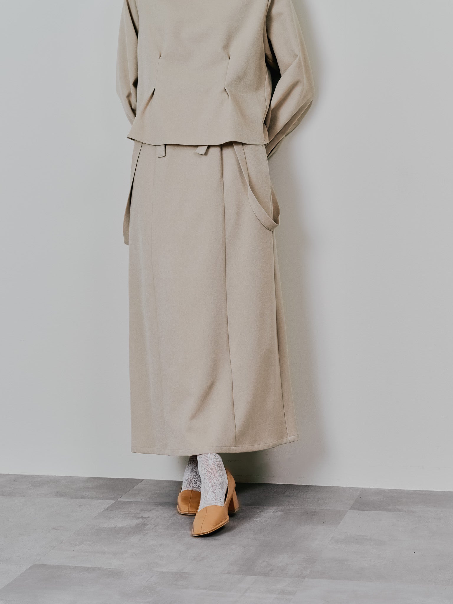 サスペンダー付ソフトAラインスカート [608328] light beige