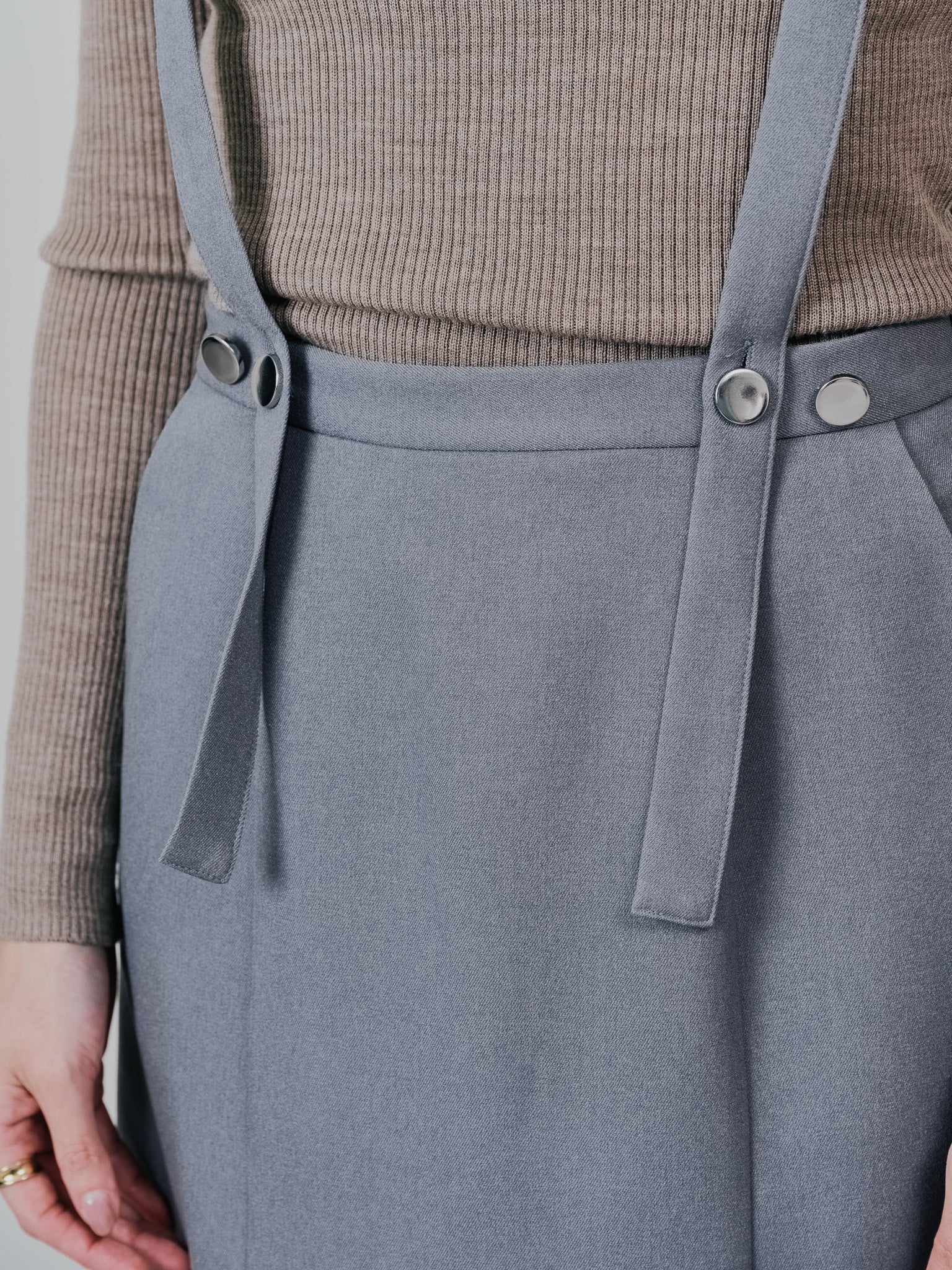 【SALE】サスペンダー付ソフトAラインスカート [608328] grey