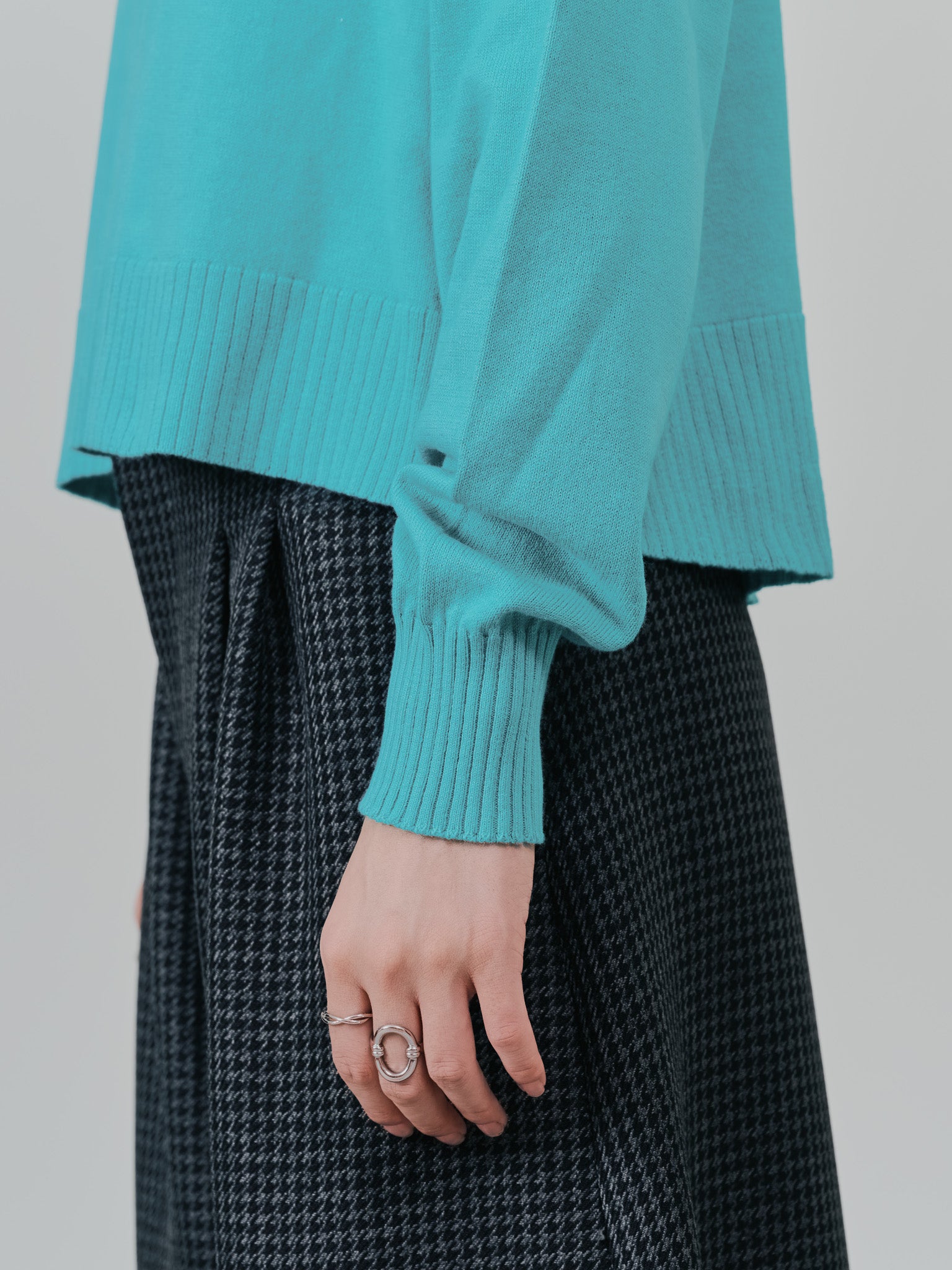 【-PRE SALE- 12/15 18:00まで!!】バックスリットカシミアニットトップス [605550] green