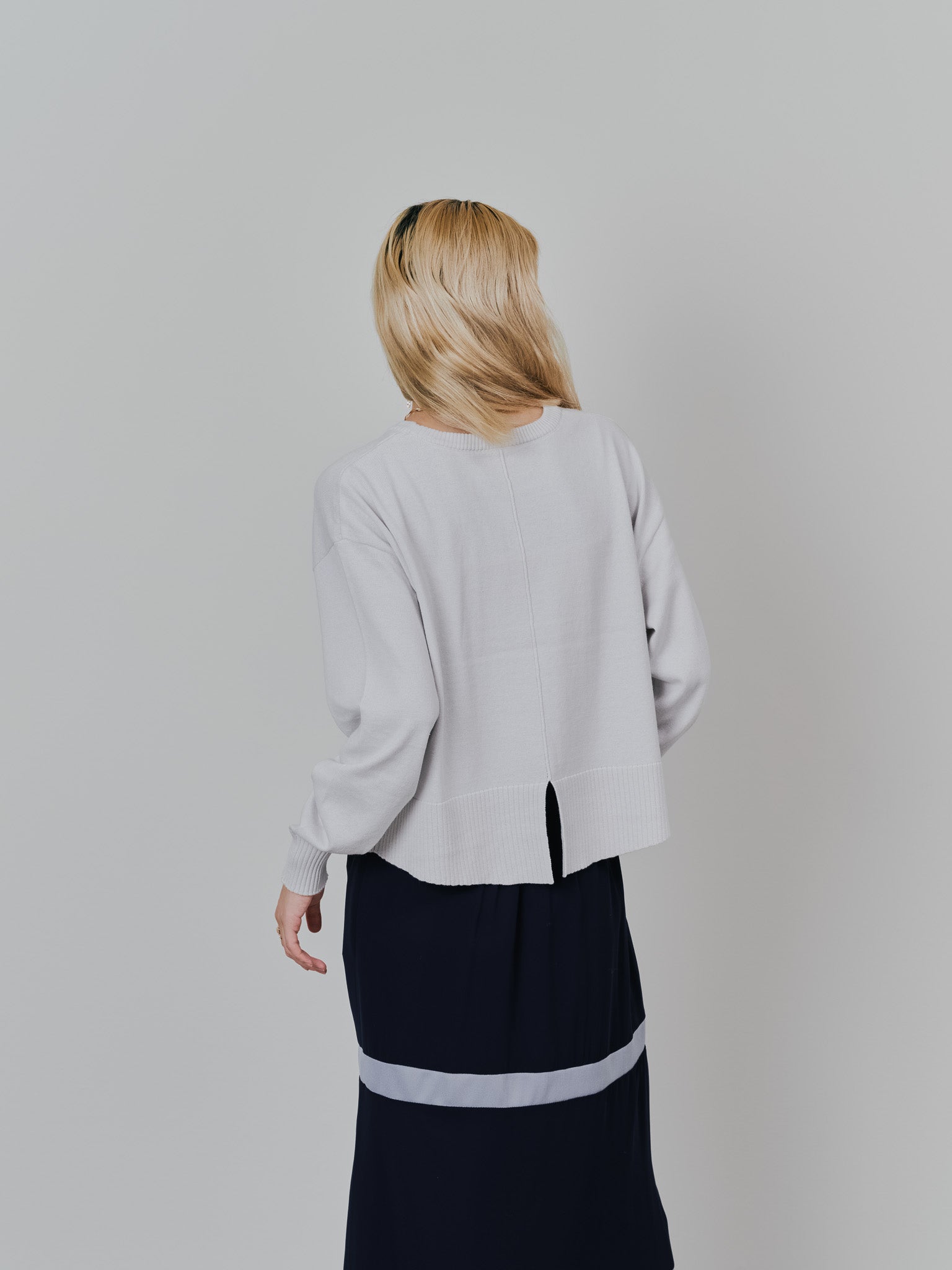 【-PRE SALE- 12/15 18:00まで!!】バックスリットカシミアニットトップス [605550] light grey