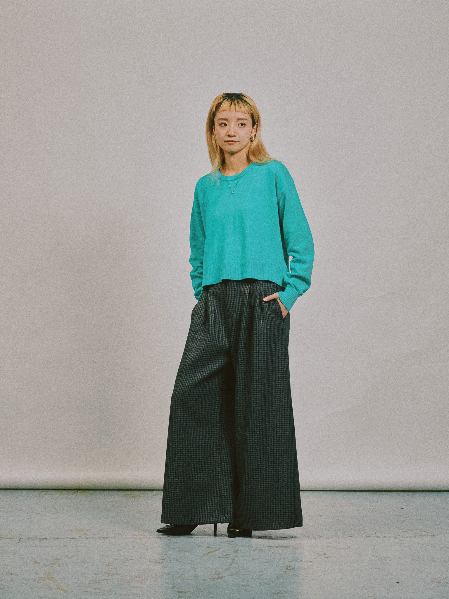 【SALE】柄タックビックワイドパンツ [608320] charcoal