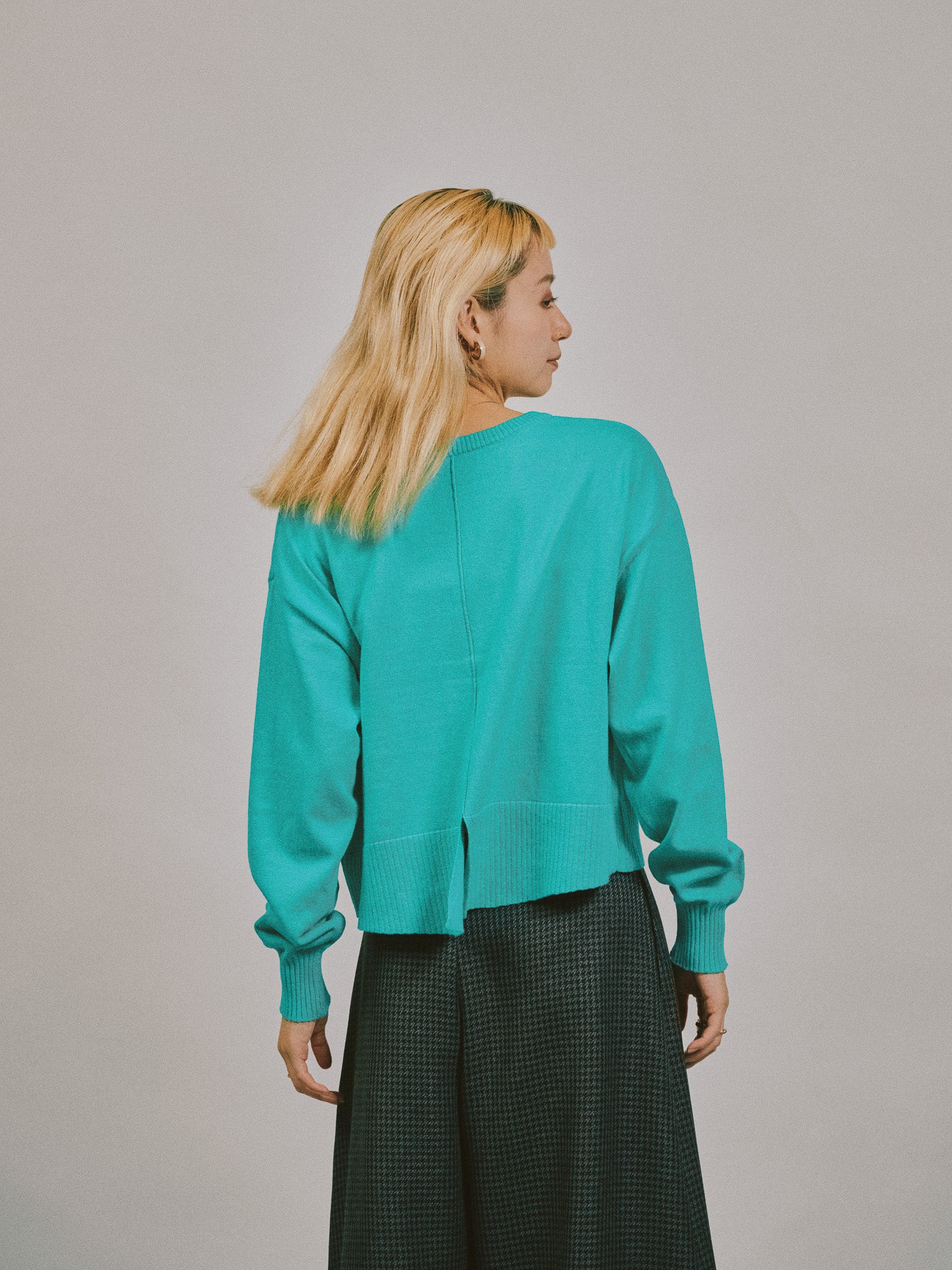 【-PRE SALE- 12/15 18:00まで!!】バックスリットカシミアニットトップス [605550] green