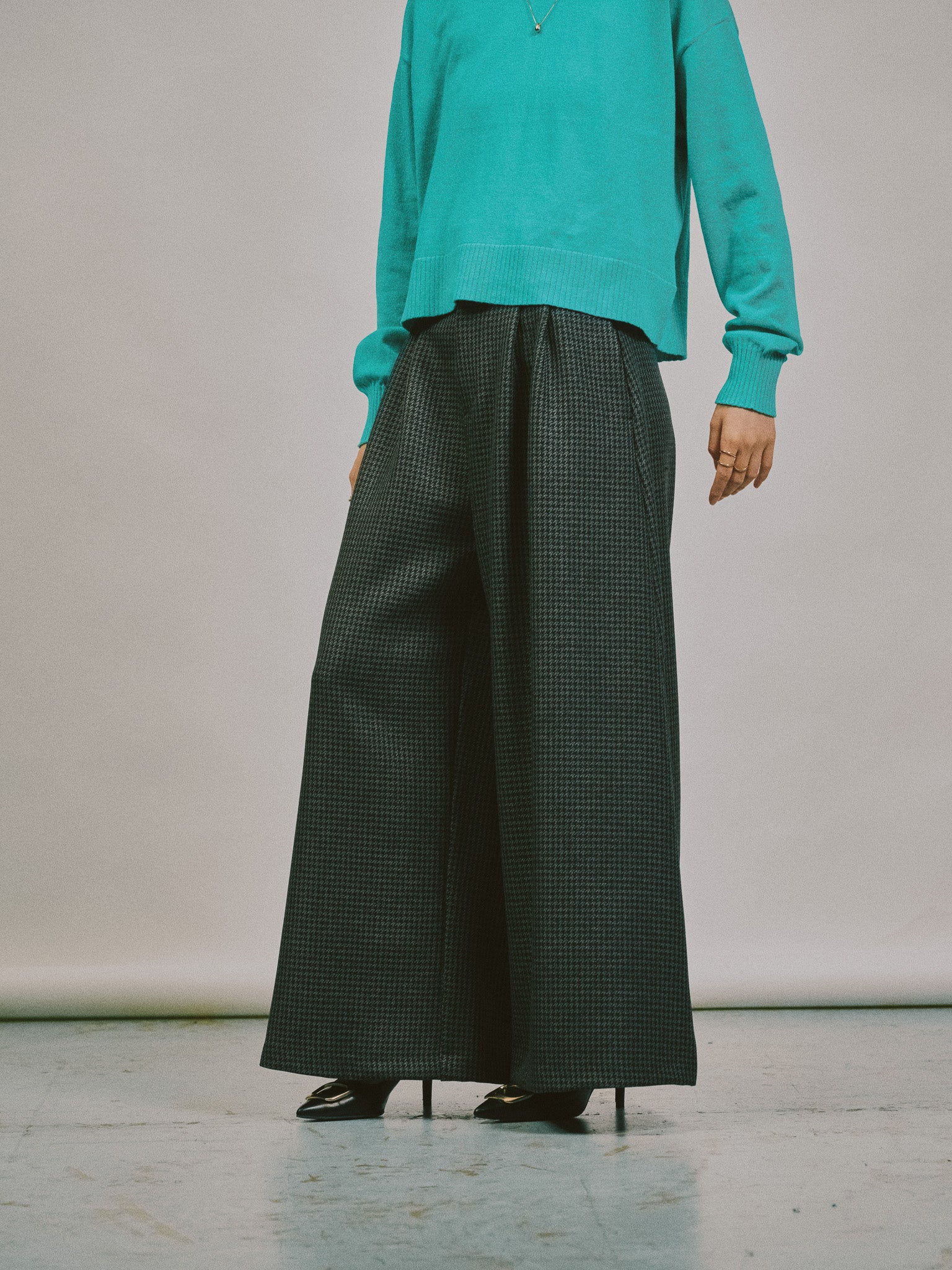 【SALE】柄タックビックワイドパンツ [608320] charcoal