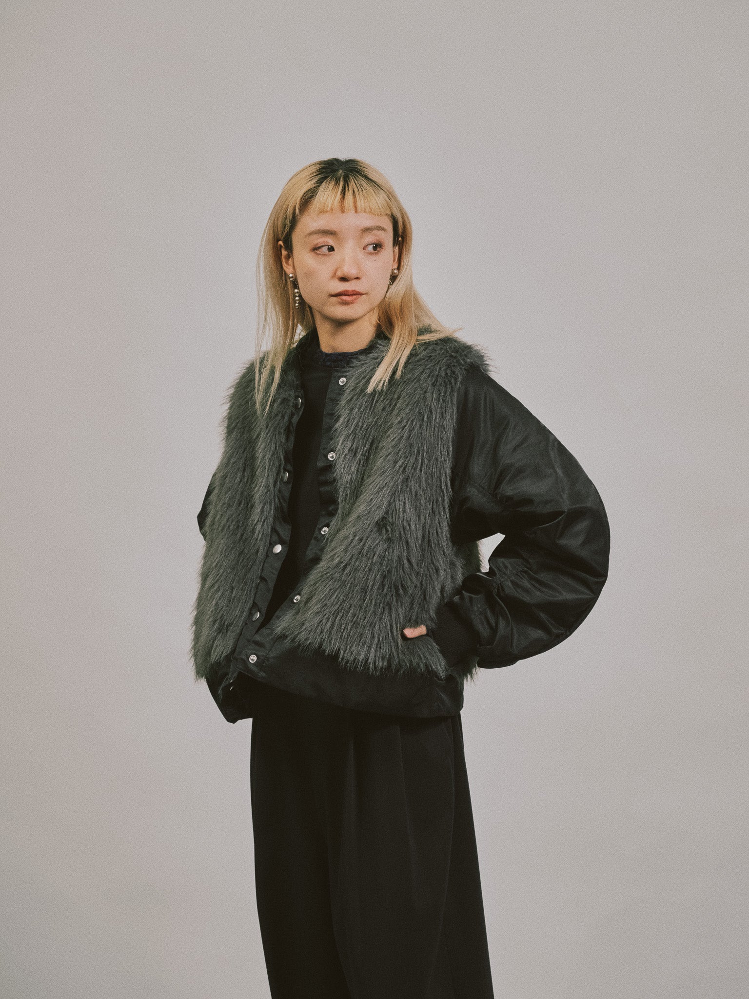 【-PRE SALE- 12/15 18:00まで!!】ダブル衿配色ファーベストレイヤードライク中綿ジャケット [605546] black