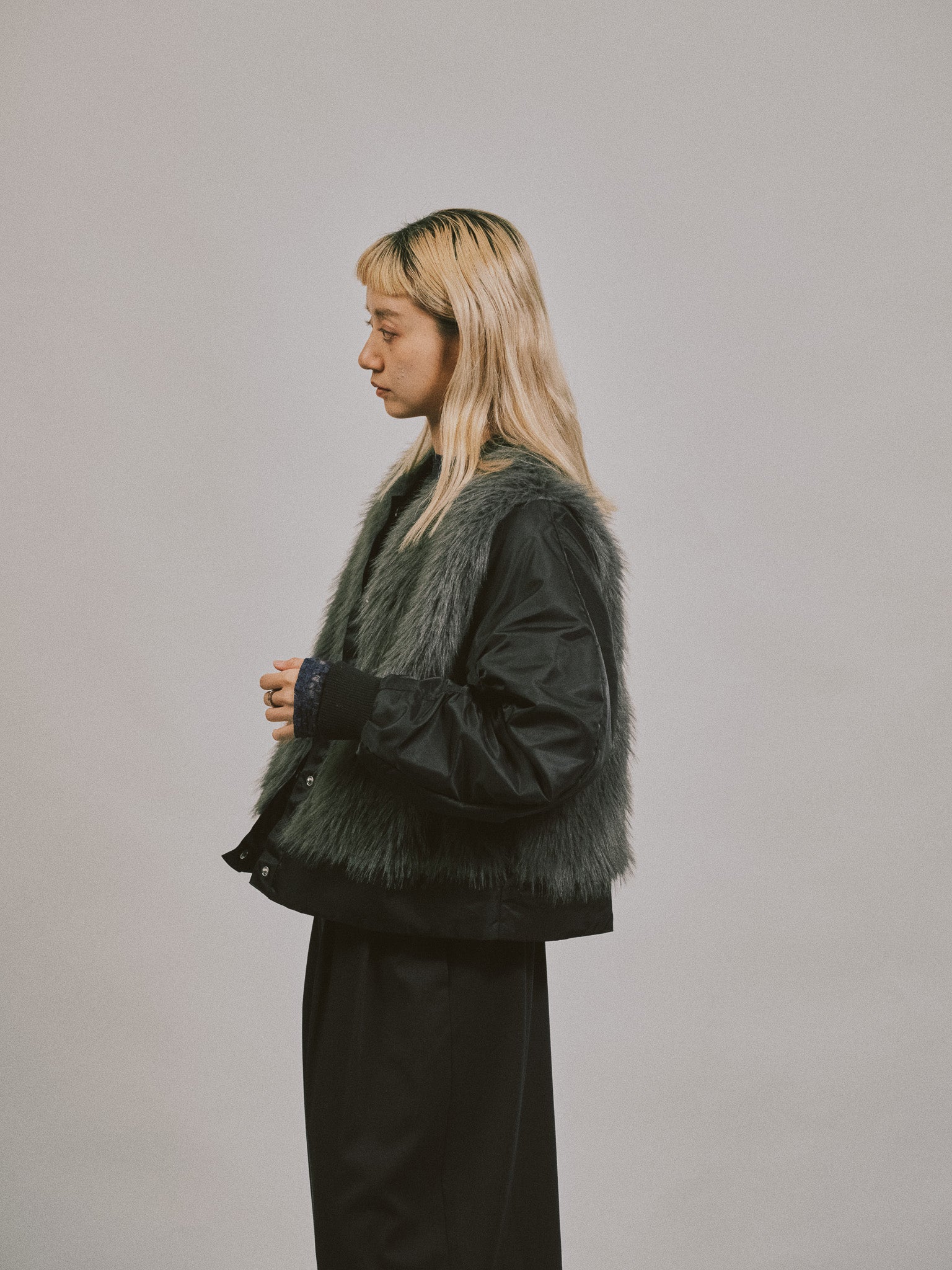 【-PRE SALE- 12/15 18:00まで!!】ダブル衿配色ファーベストレイヤードライク中綿ジャケット [605546] black