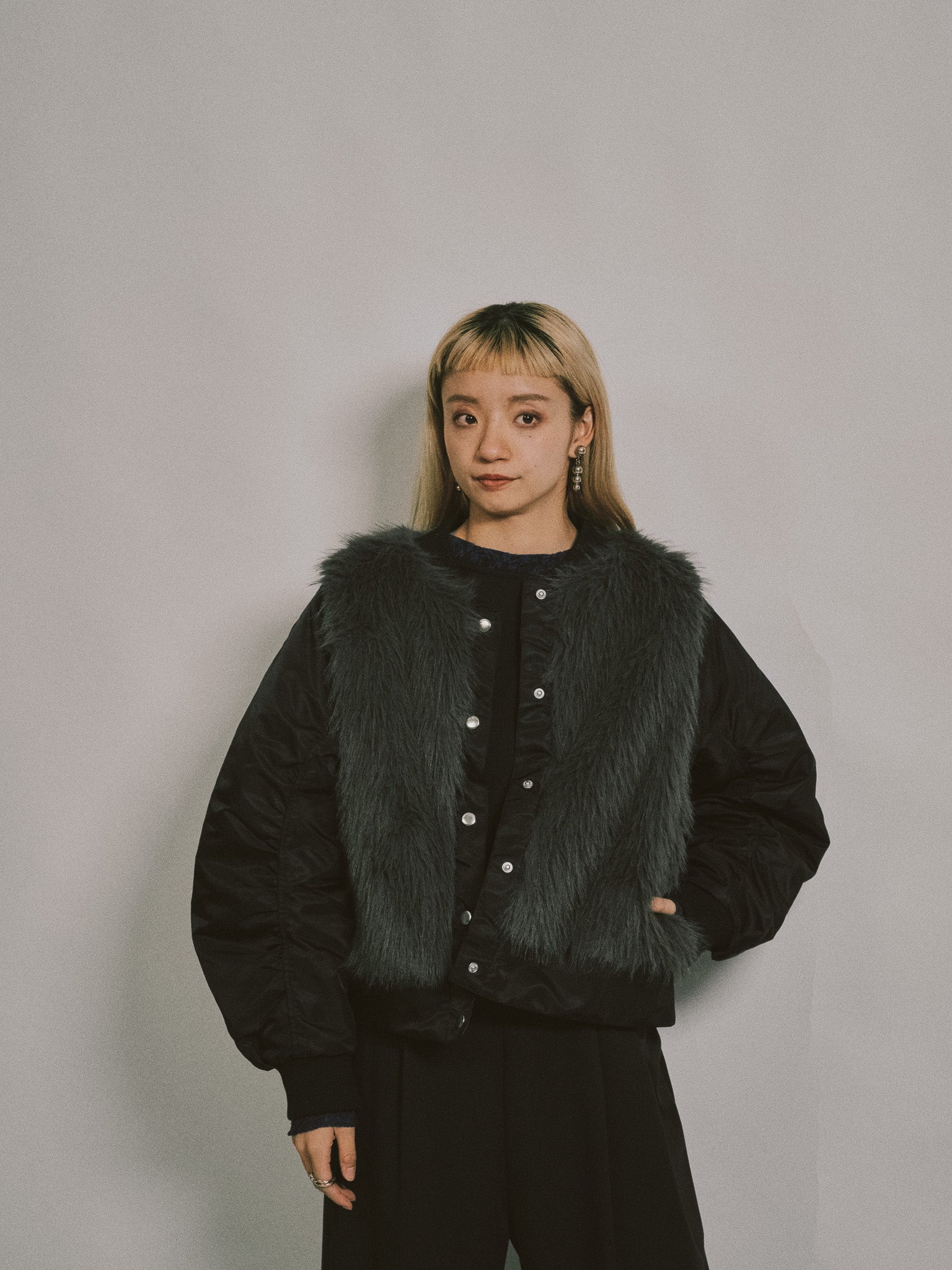 【-PRE SALE- 12/15 18:00まで!!】ダブル衿配色ファーベストレイヤードライク中綿ジャケット [605546] black