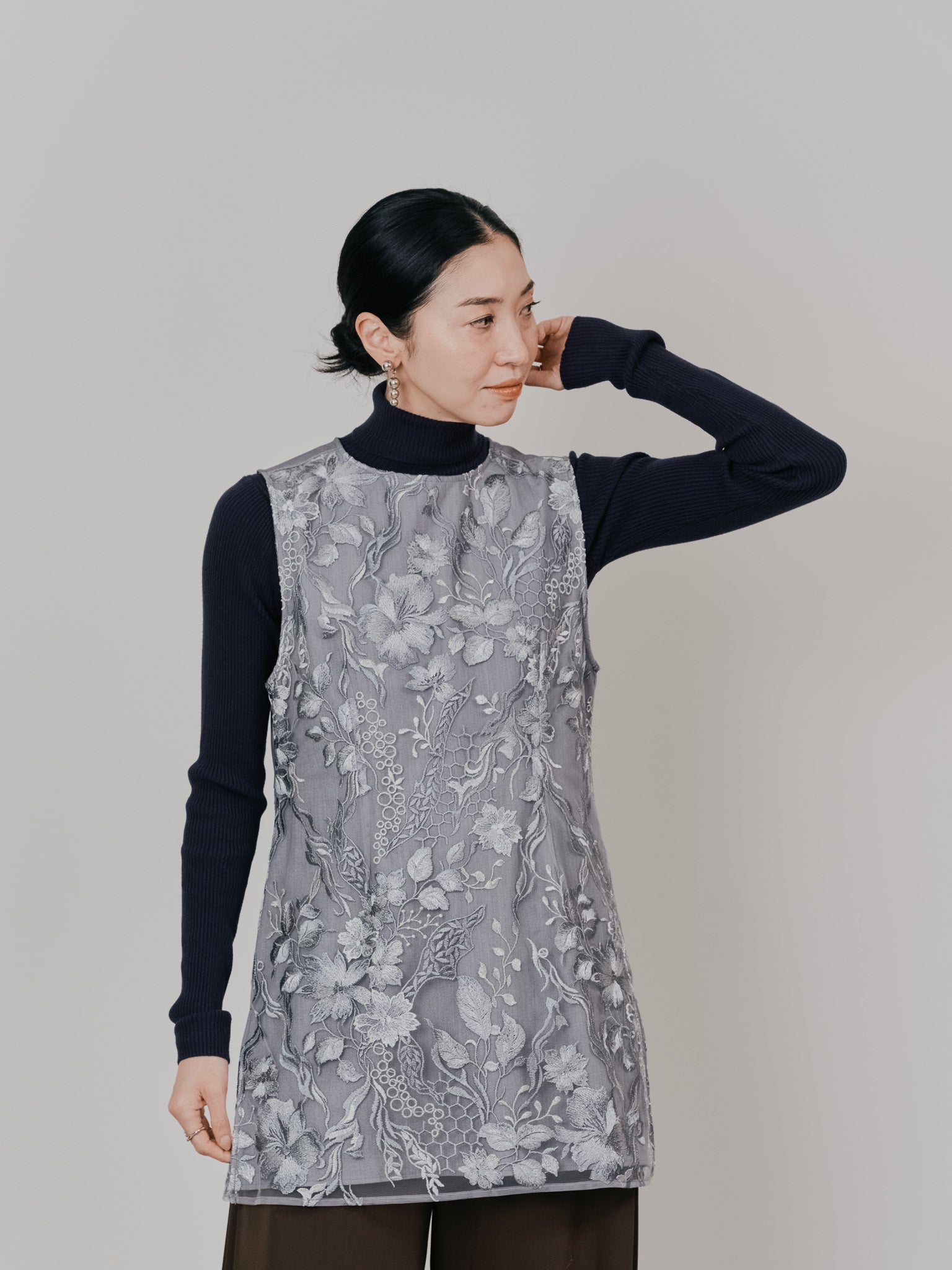 【-PRE SALE- 12/15 18:00まで!!】ベルト付レーストップス [605558] light grey