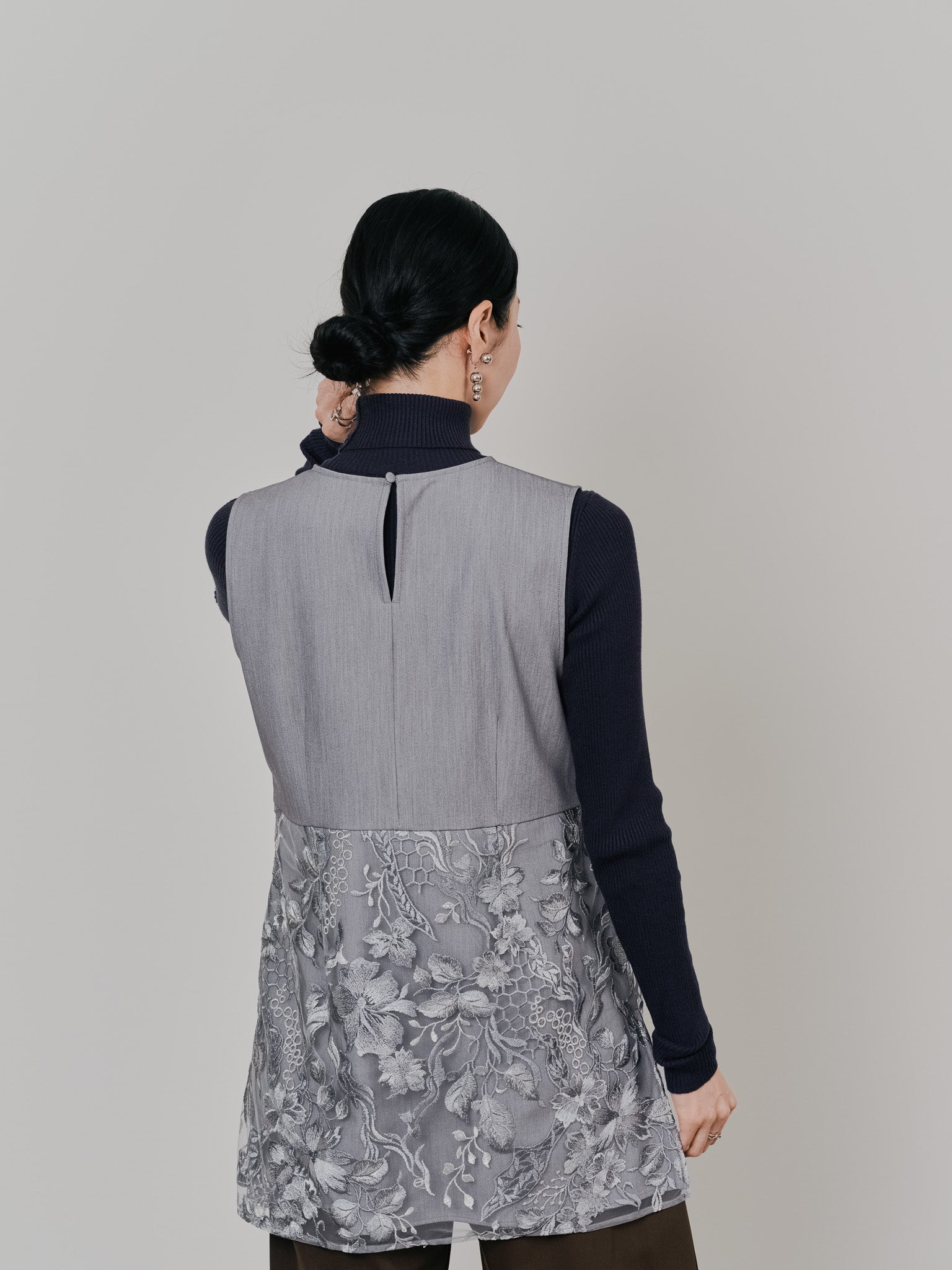 【-PRE SALE- 12/15 18:00まで!!】ベルト付レーストップス [605558] light grey