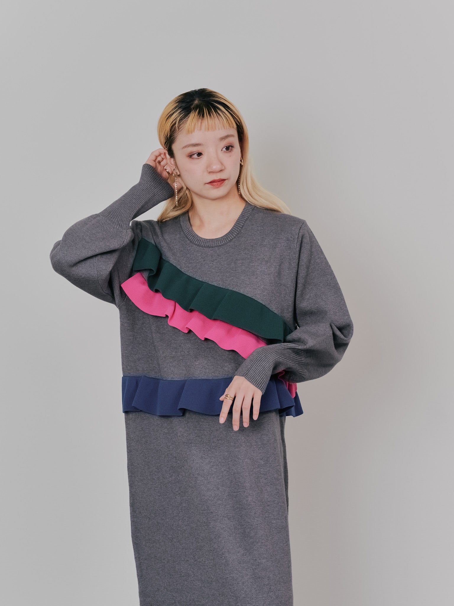 配色フリルティアードニットワンピース [601411] charcoal