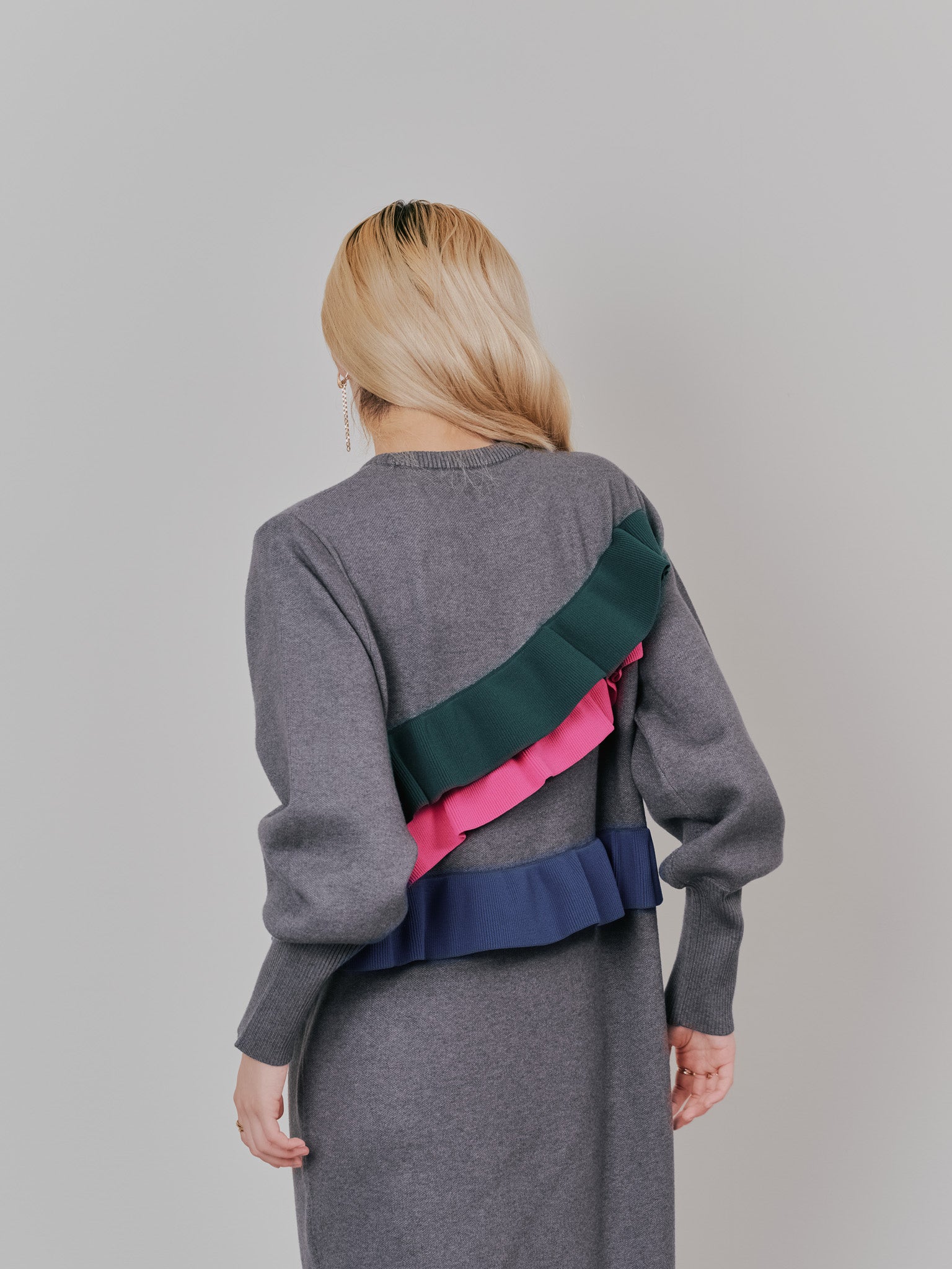 配色フリルティアードニットワンピース [601411] charcoal