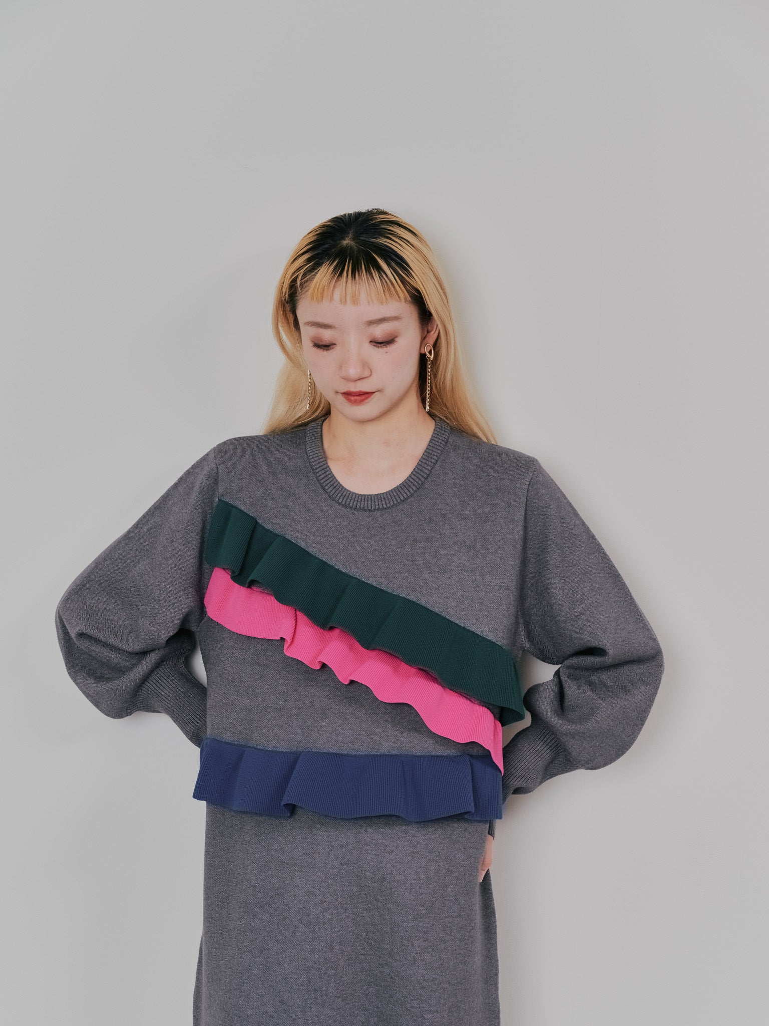 配色フリルティアードニットワンピース [601411] charcoal