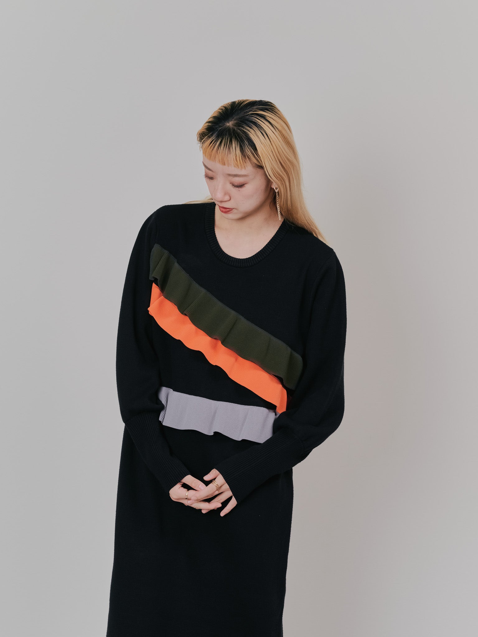 配色フリルティアードニットワンピース [601411] black