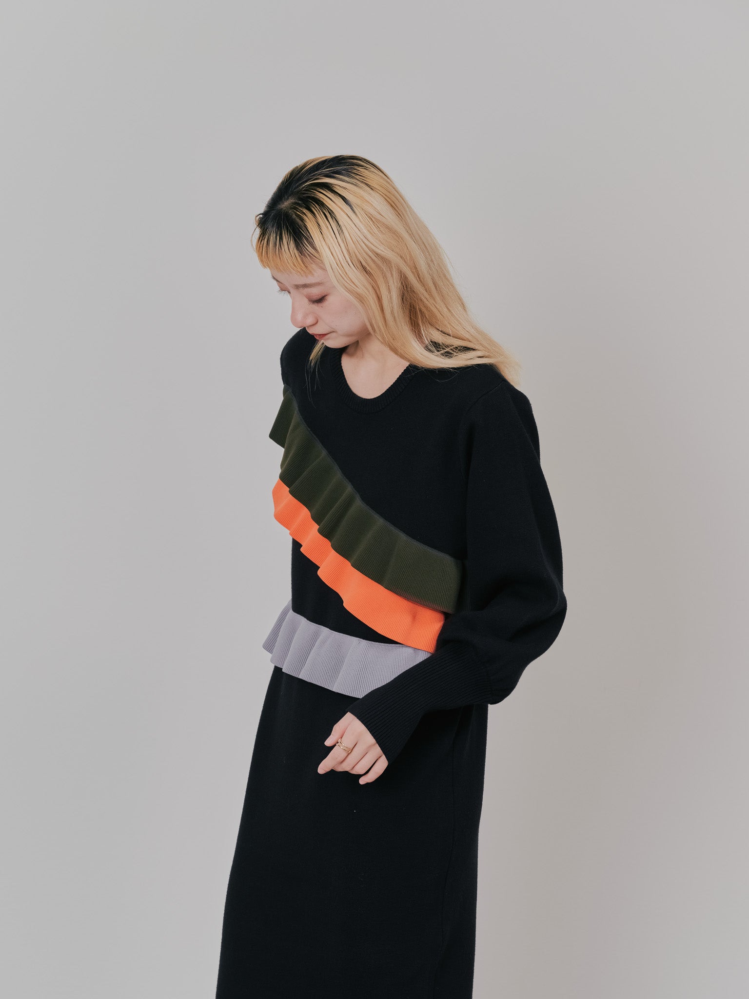 配色フリルティアードニットワンピース [601411] black