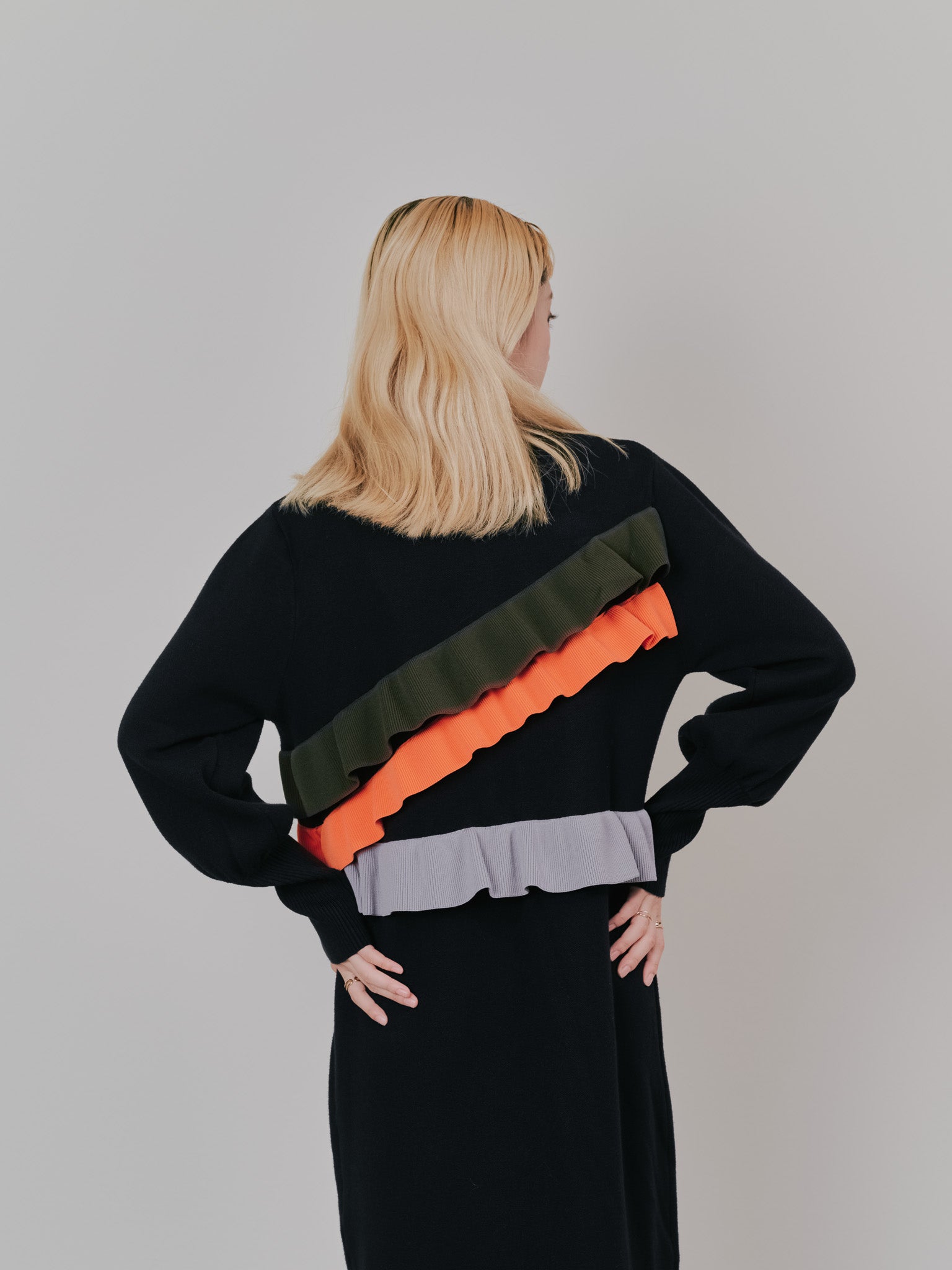 配色フリルティアードニットワンピース [601411] black