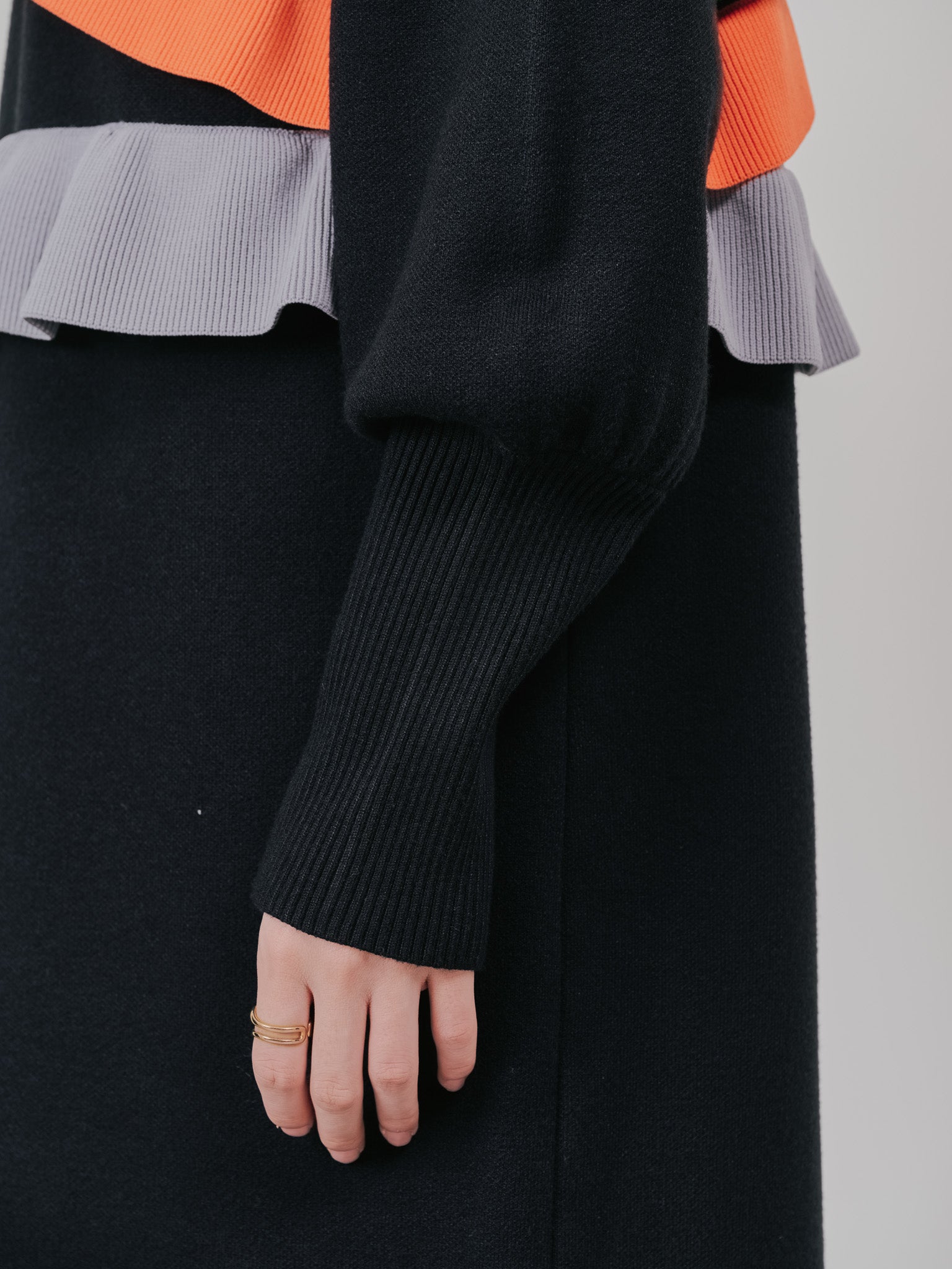 配色フリルティアードニットワンピース [601411] black