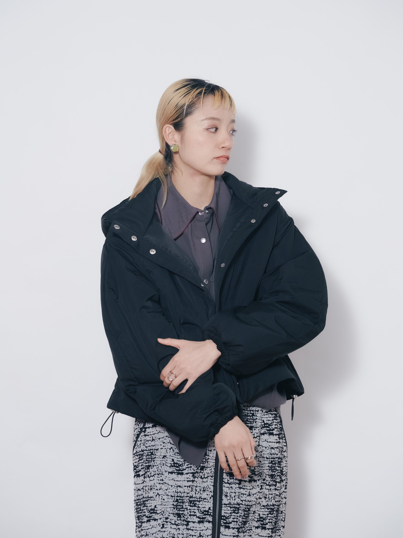 ショート丈ボリューム中綿ジャケット [601421] black