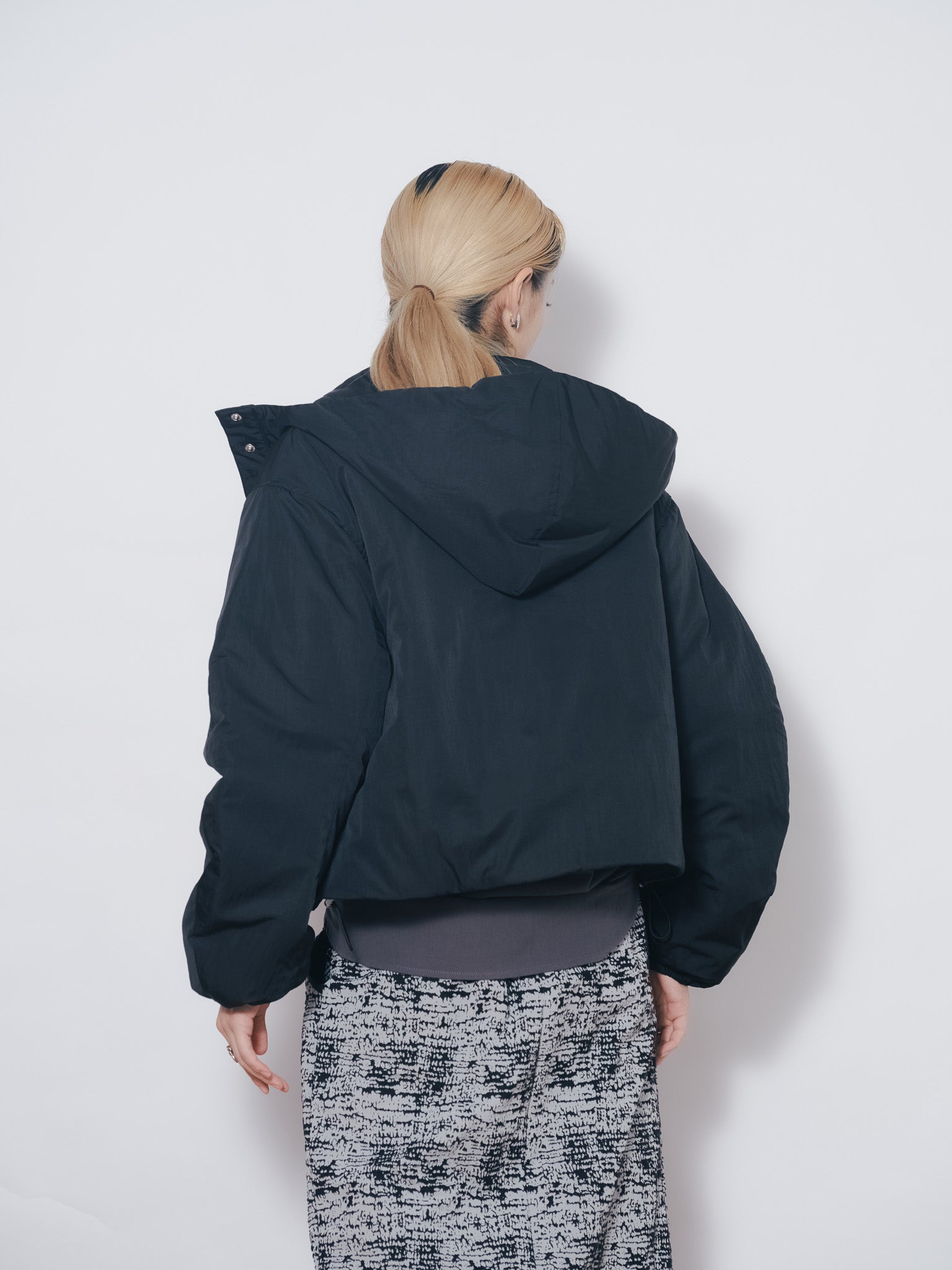 ショート丈ボリューム中綿ジャケット [601421] black