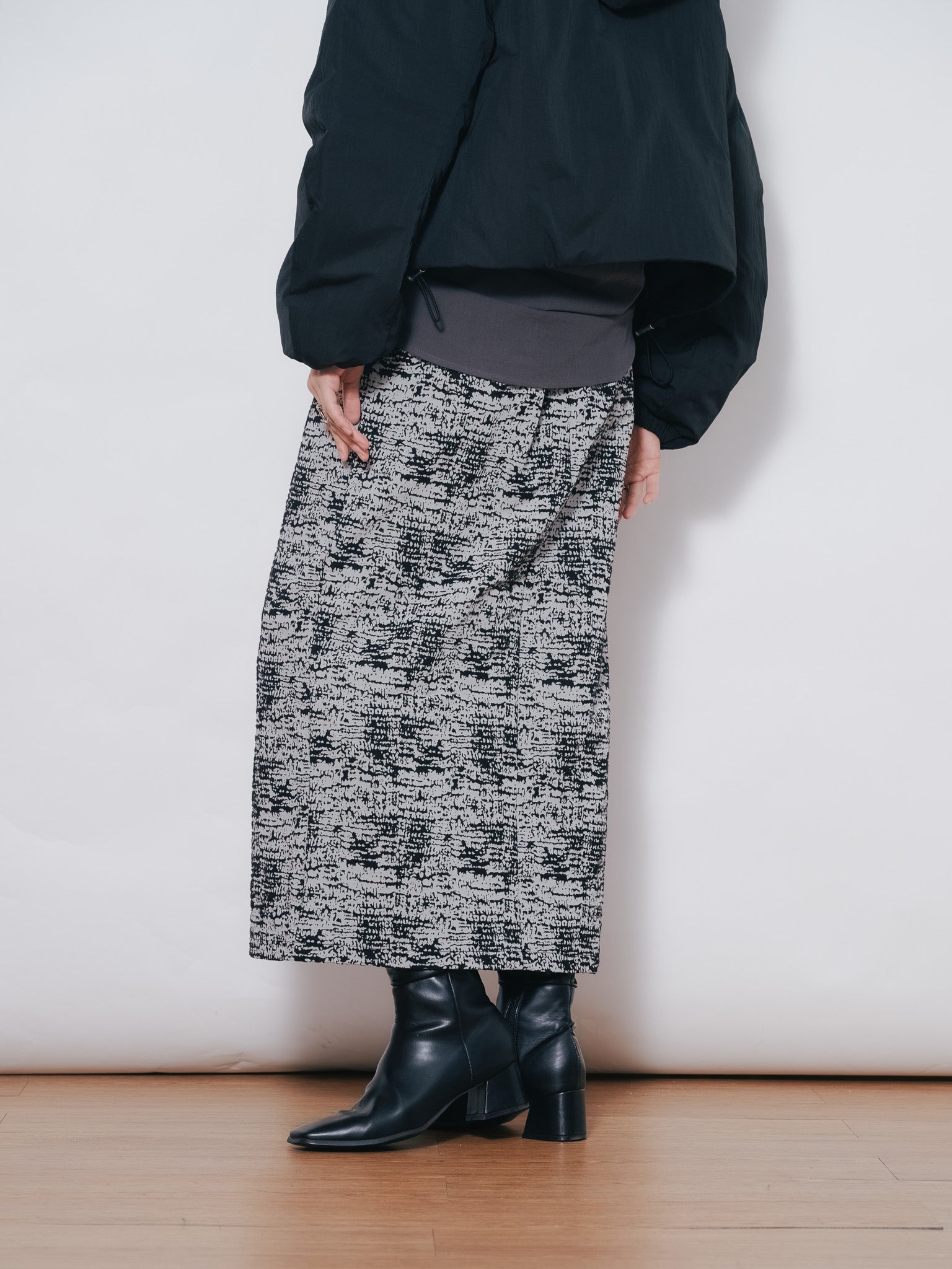 【SALE】パイピングジャガードタイトスカート [601360] black