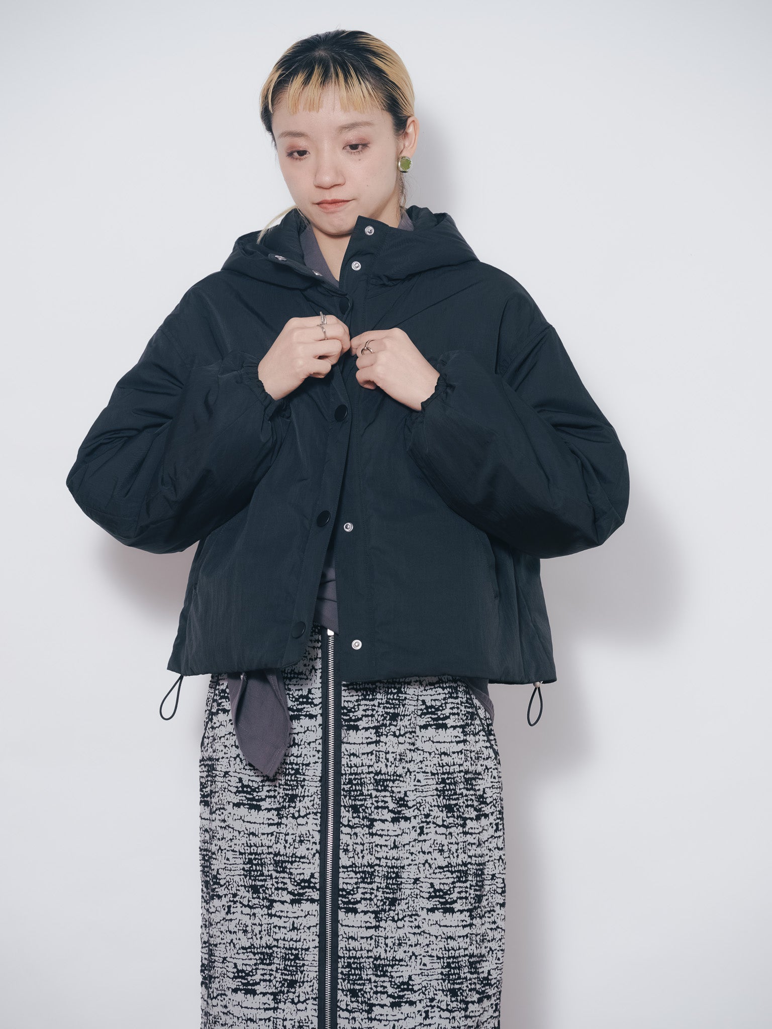 ショート丈ボリューム中綿ジャケット [601421] black