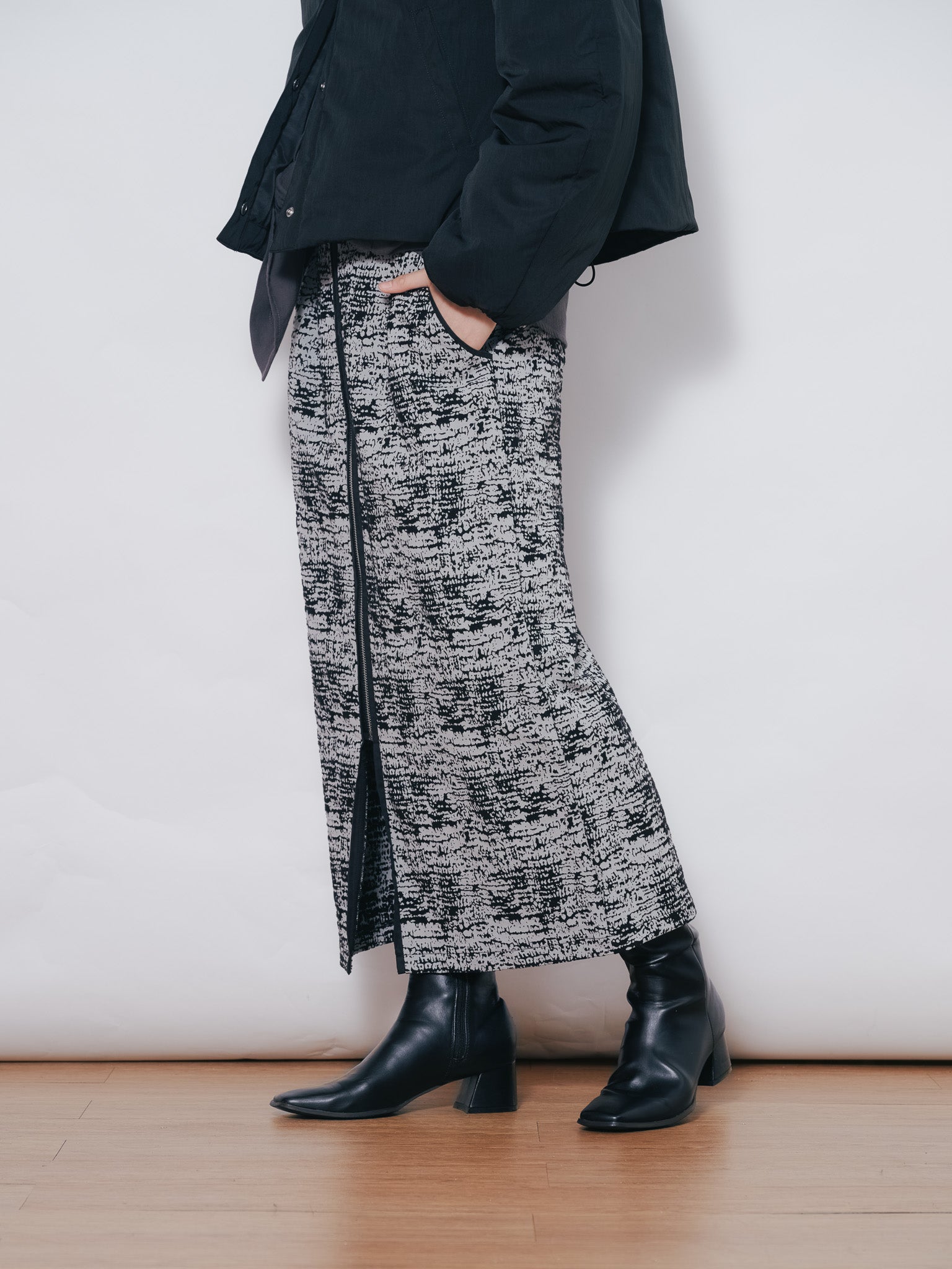 【-PRE SALE- 12/15 18:00まで!!】パイピングジャガードタイトスカート [601360] black