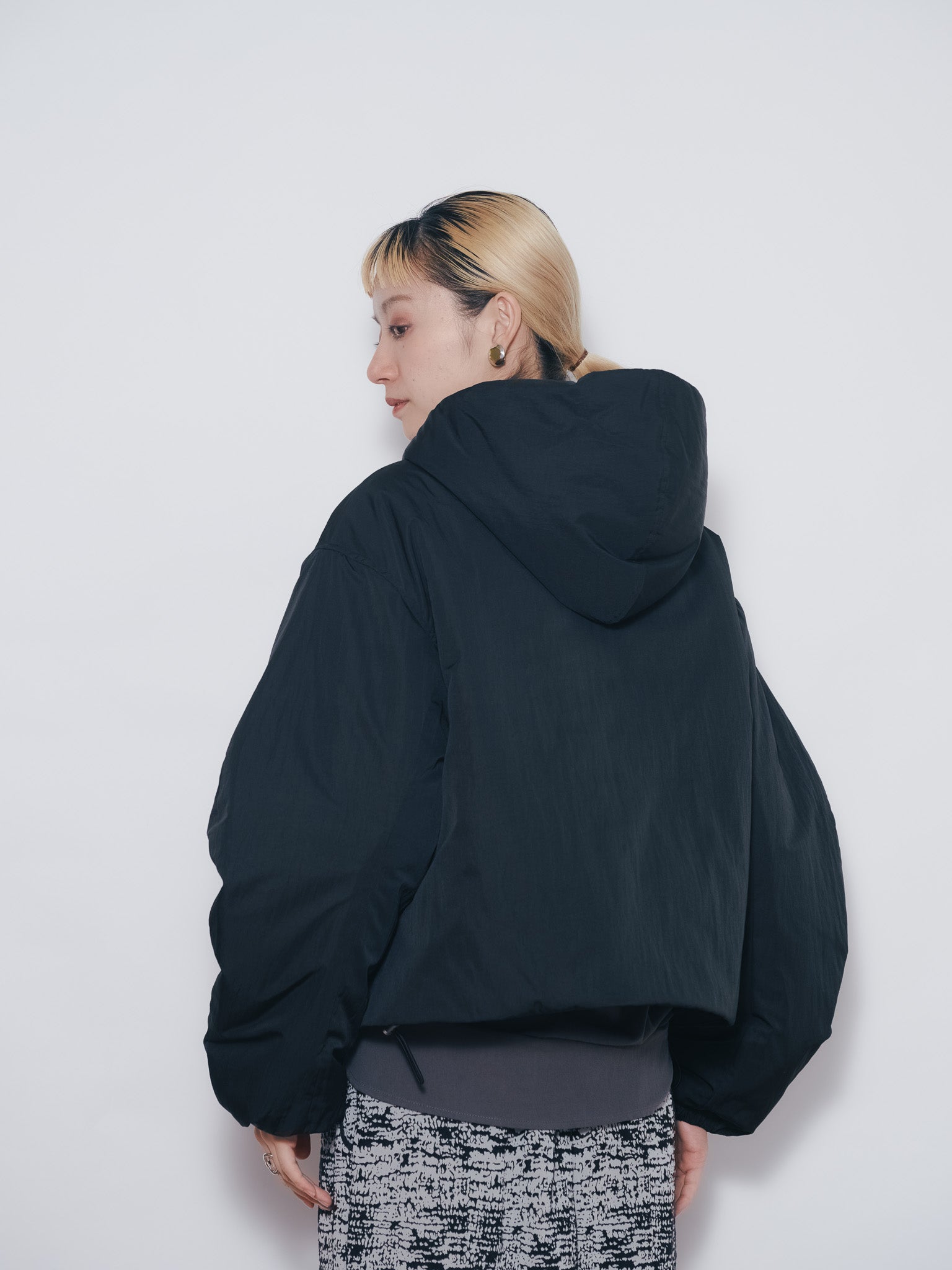 ショート丈ボリューム中綿ジャケット [601421] black