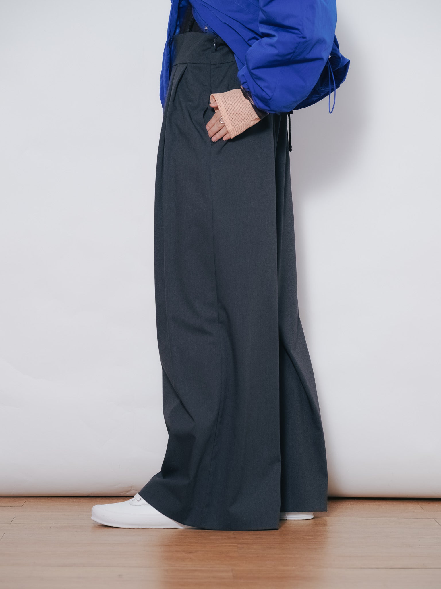 【-PRE SALE- 12/15 18:00まで!!】ベロアサスペンダー付パンツ [603332] charcoal