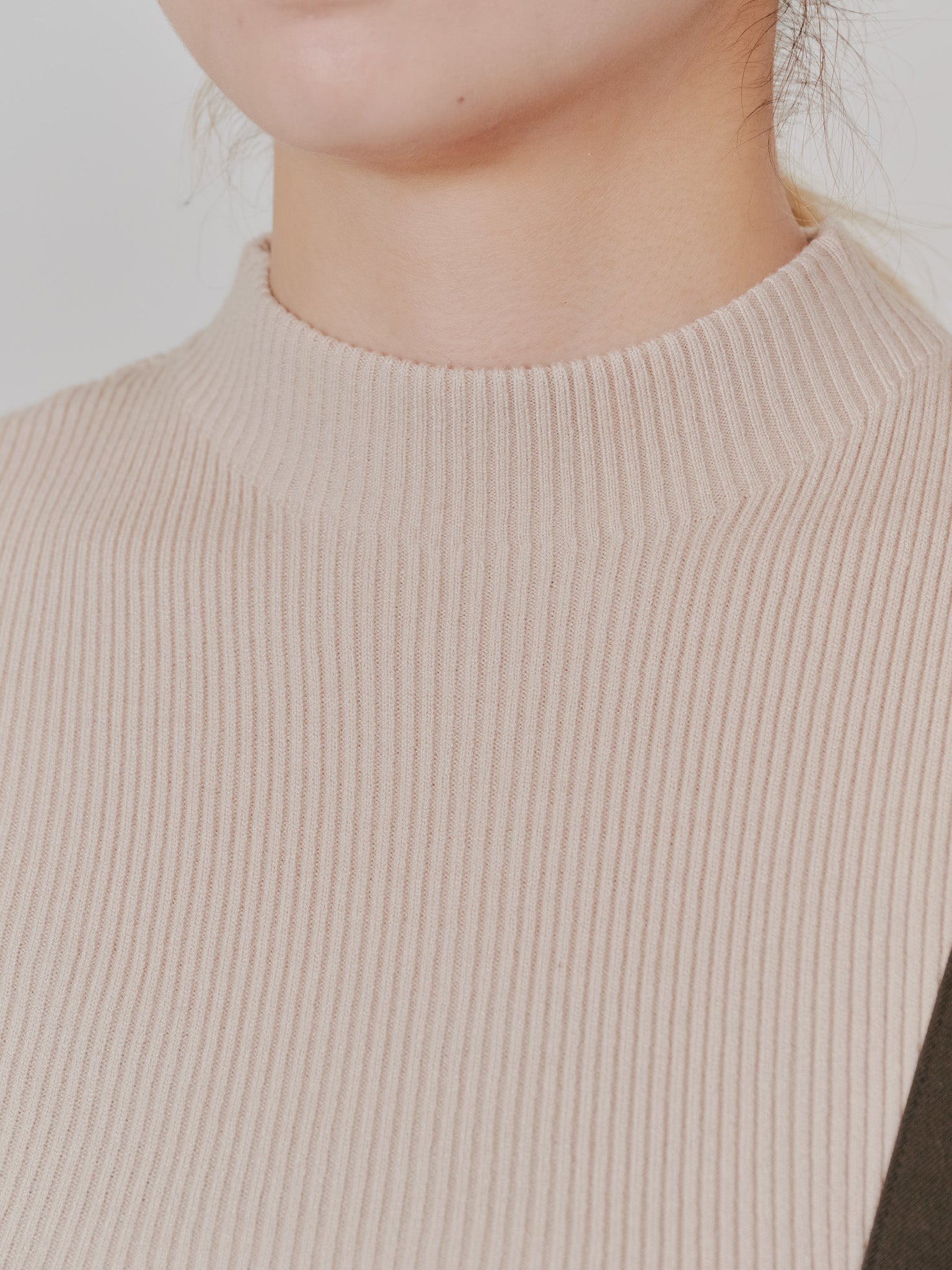 リブボトルネックニットトップス [601447] light beige