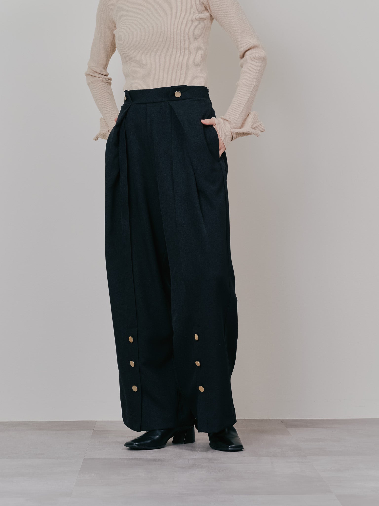【SALE】ウエストボタンタックワイドパンツ [608319] black