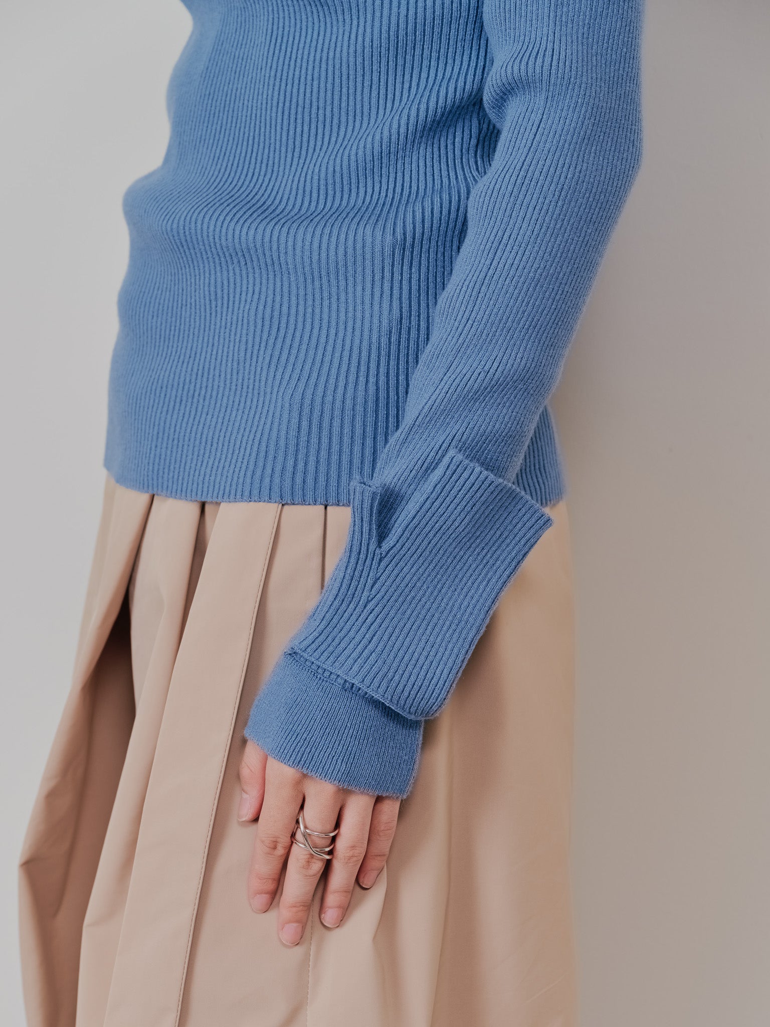 リブボトルネックニットトップス [601447] sax