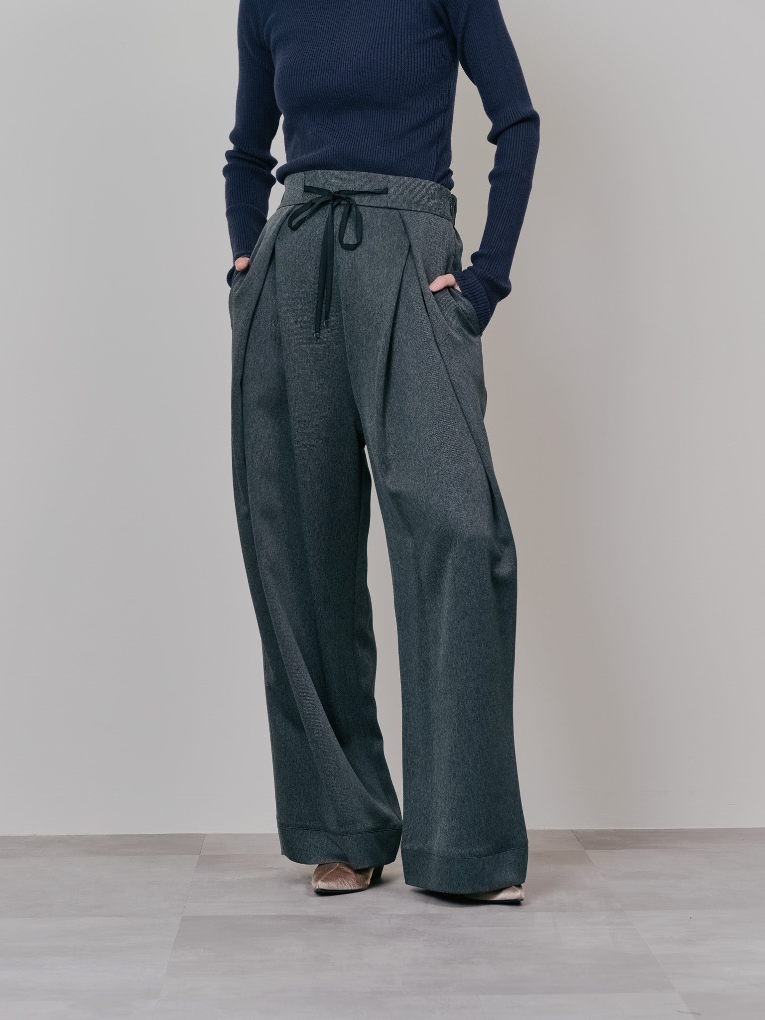 【SALE】フロントリボンワイドタックパンツ [603330] charcoal