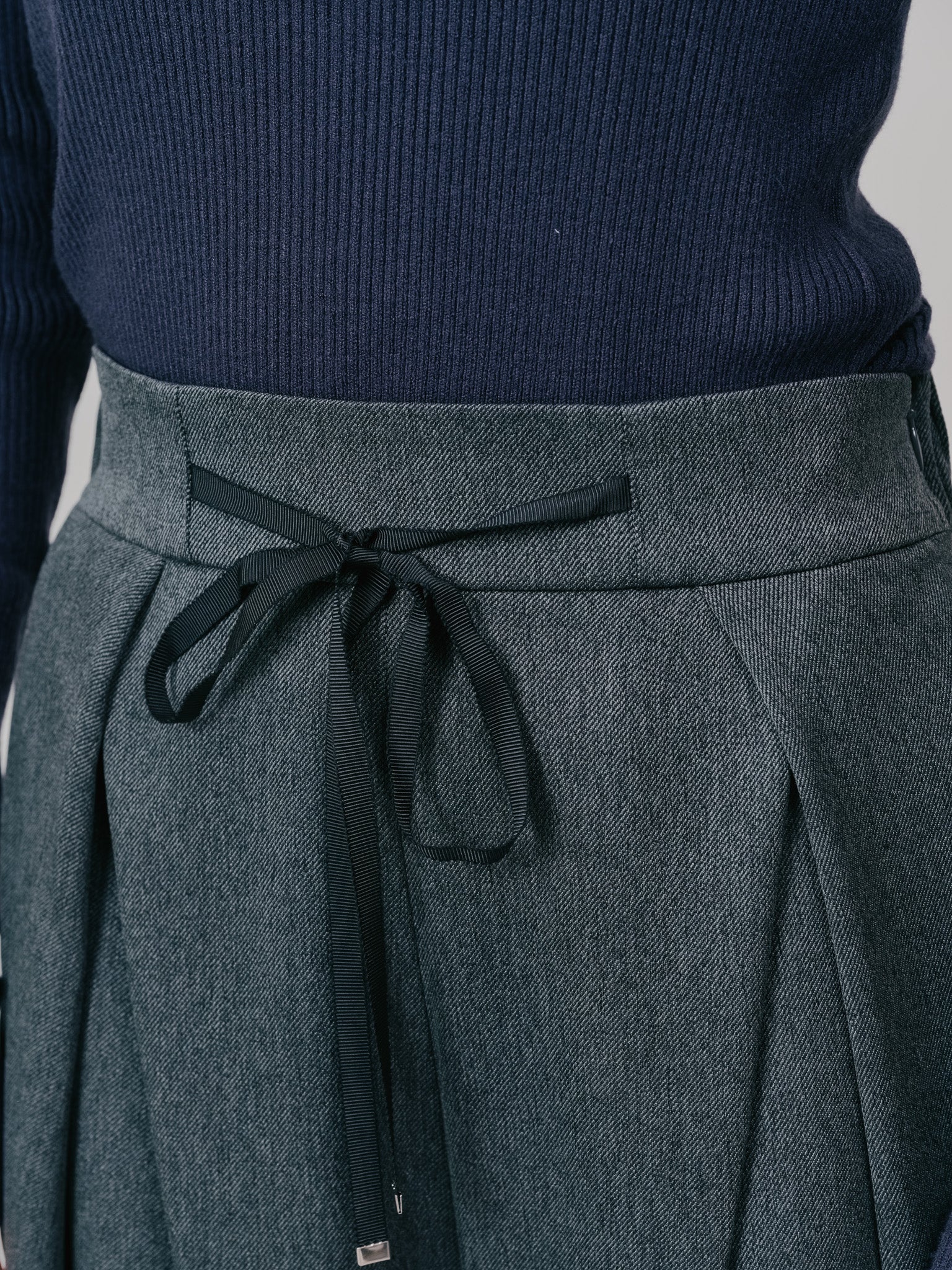 【SALE】フロントリボンワイドタックパンツ [603330] charcoal