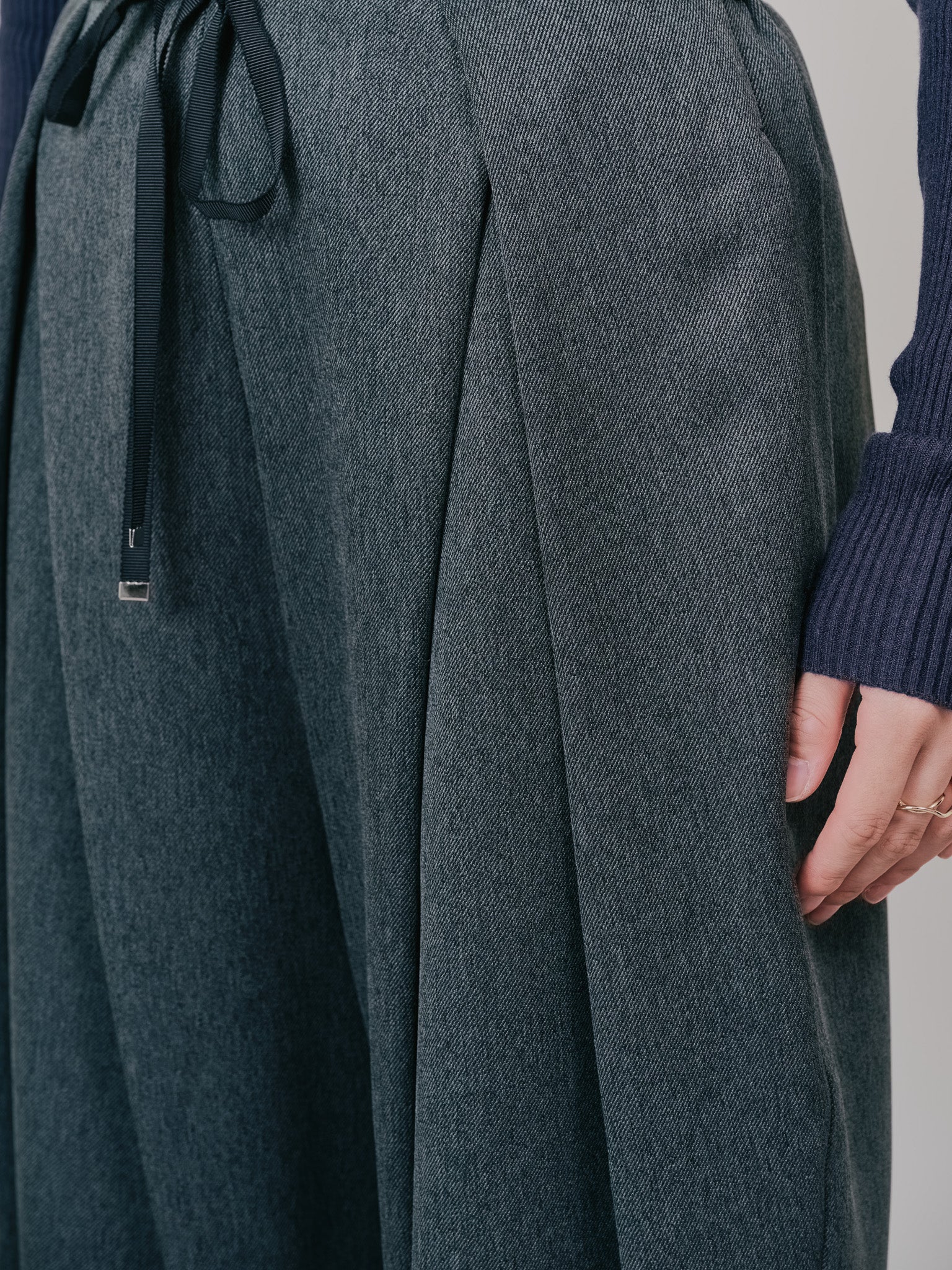 【SALE】フロントリボンワイドタックパンツ [603330] charcoal