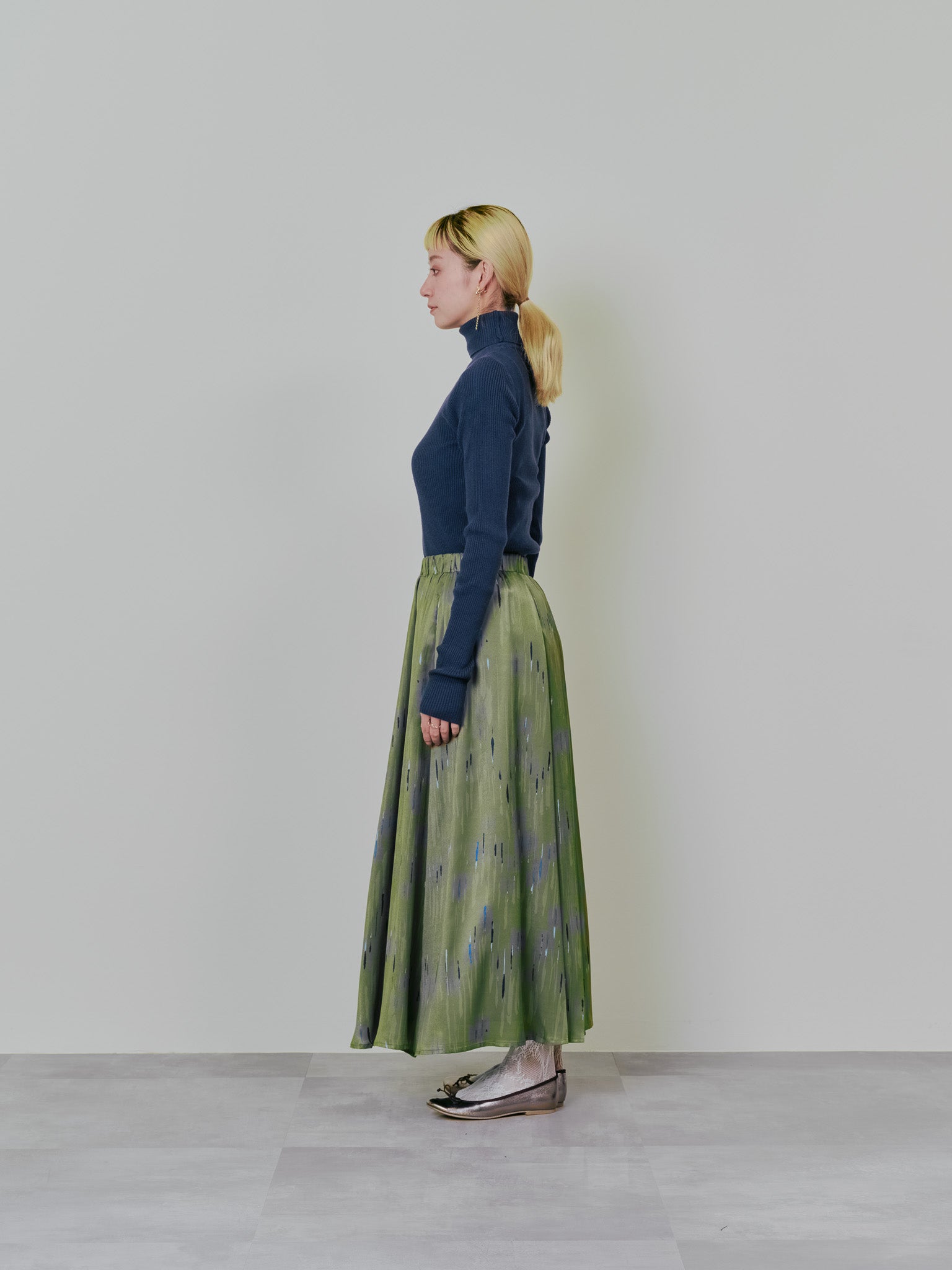 【-PRE SALE- 12/15 18:00まで!!】アートラインプリントハーフプリーツスカート [605538] khaki