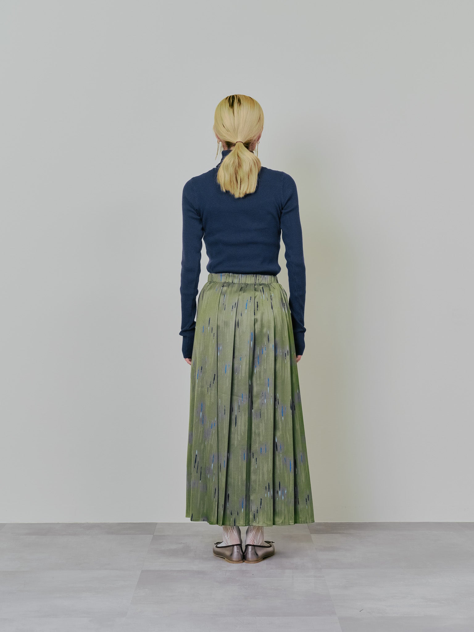 【-PRE SALE- 12/15 18:00まで!!】アートラインプリントハーフプリーツスカート [605538] khaki