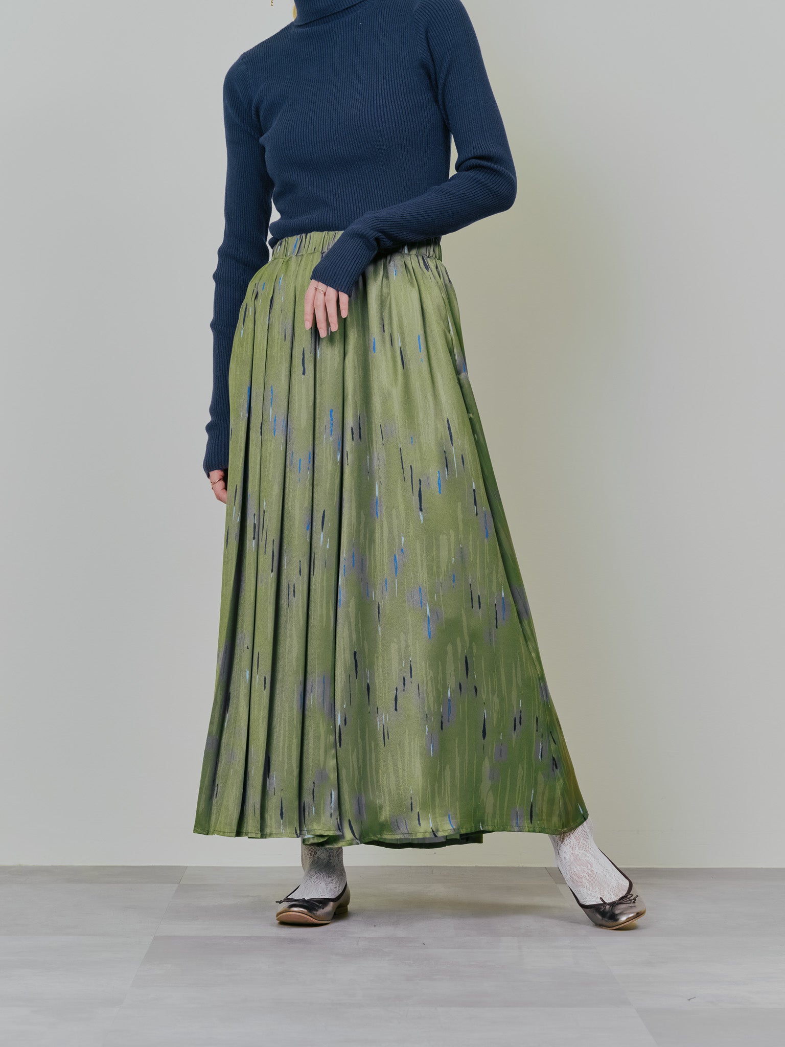 【-PRE SALE- 12/15 18:00まで!!】アートラインプリントハーフプリーツスカート [605538] khaki