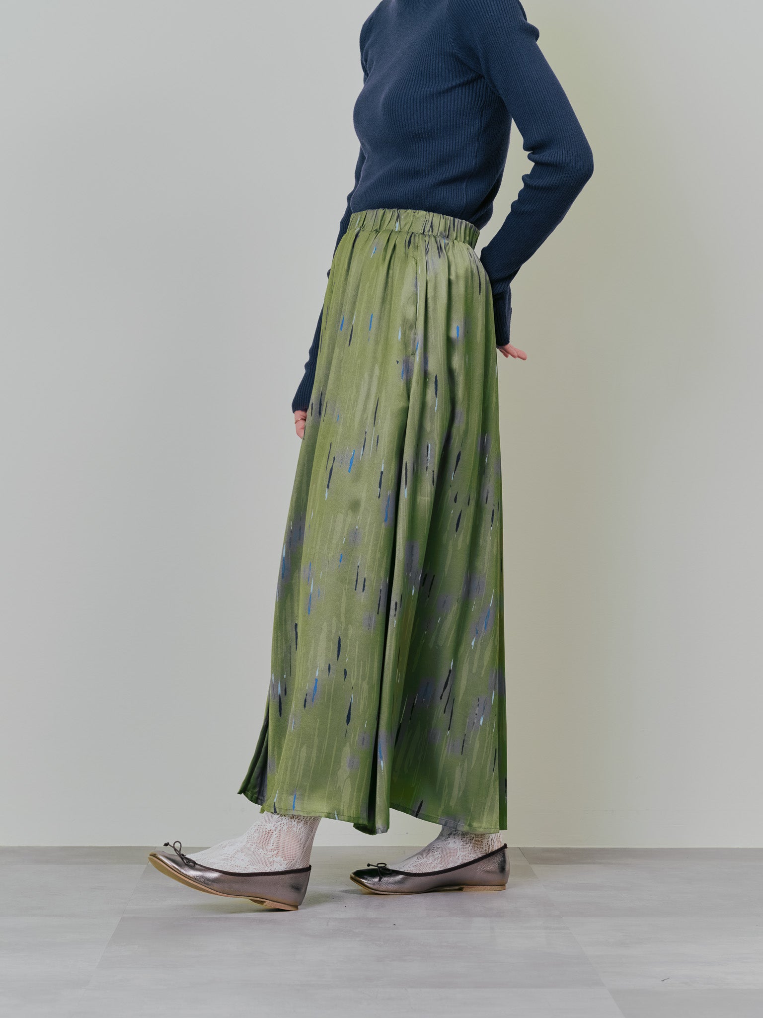 【SALE】アートラインプリントハーフプリーツスカート [605538] khaki