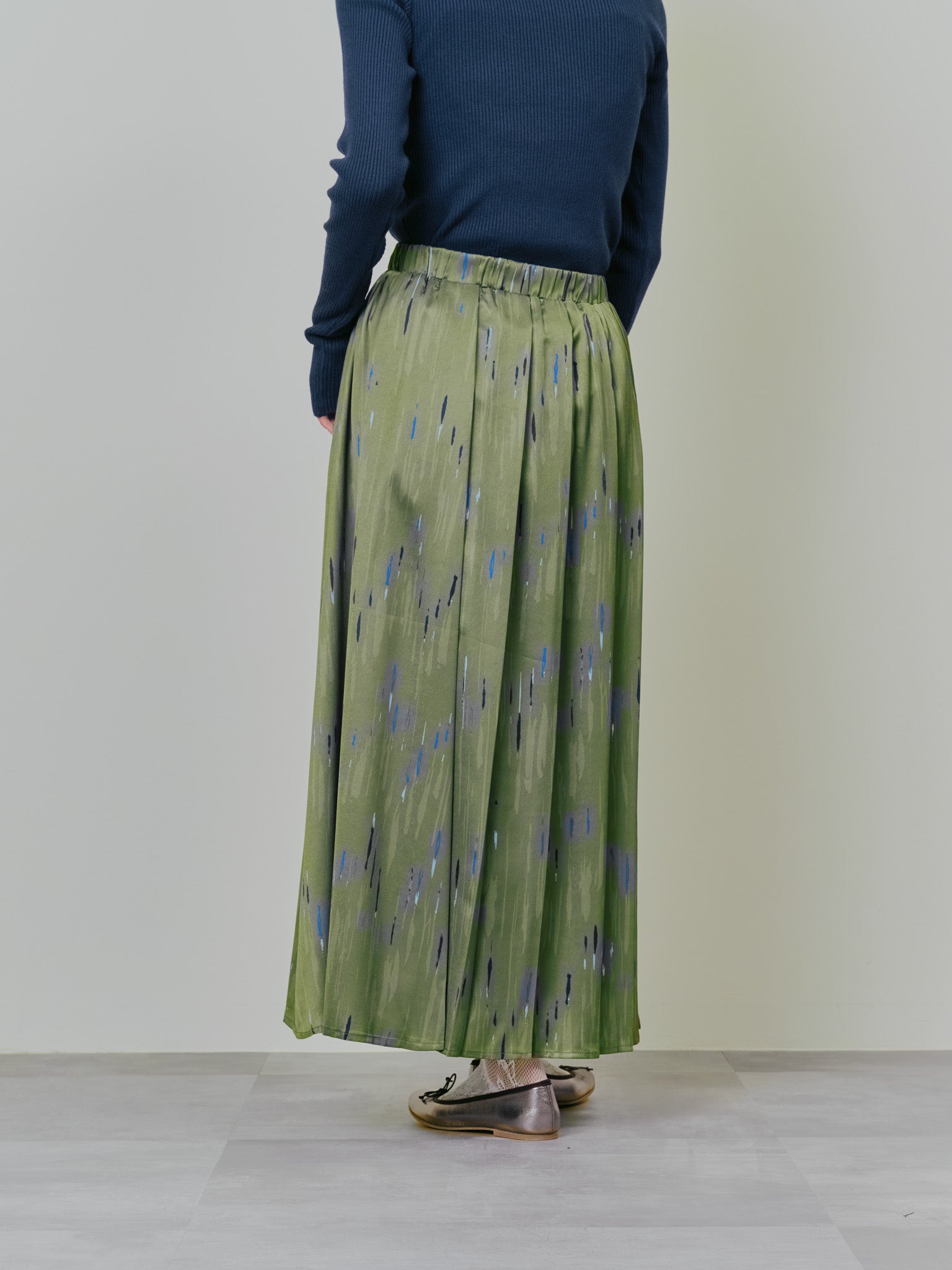 【-PRE SALE- 12/15 18:00まで!!】アートラインプリントハーフプリーツスカート [605538] khaki