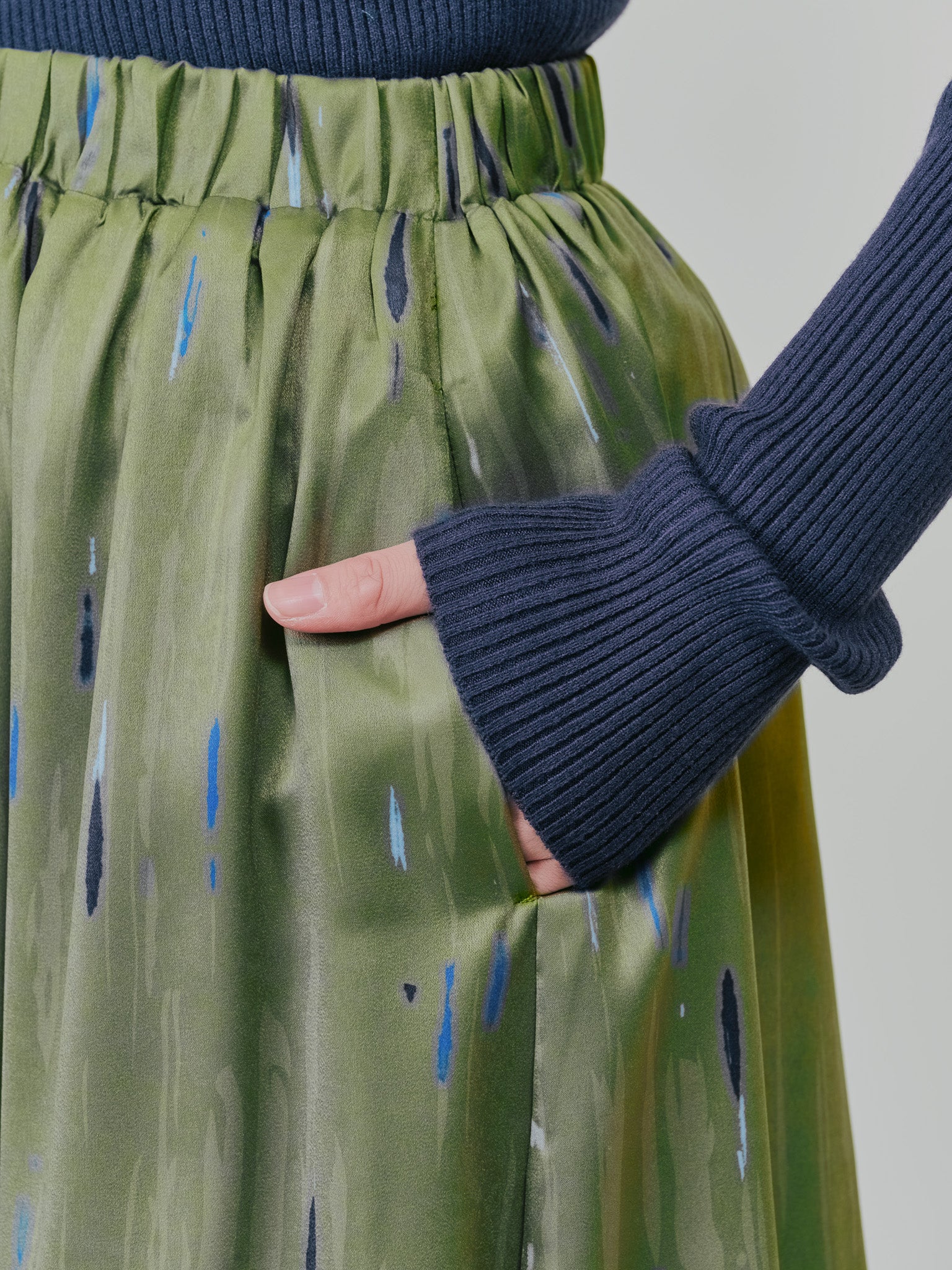 【SALE】アートラインプリントハーフプリーツスカート [605538] khaki