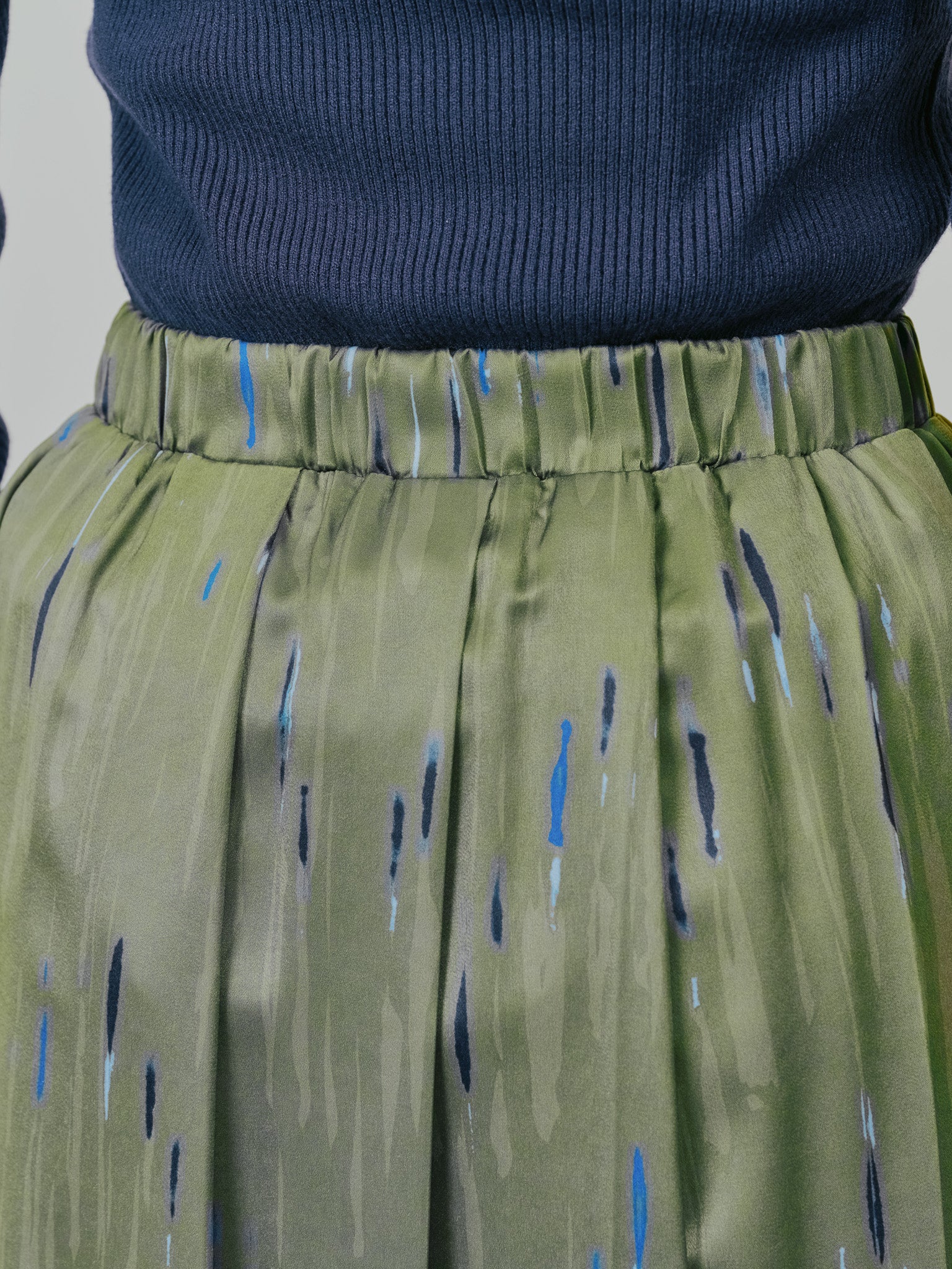 【SALE】アートラインプリントハーフプリーツスカート [605538] khaki