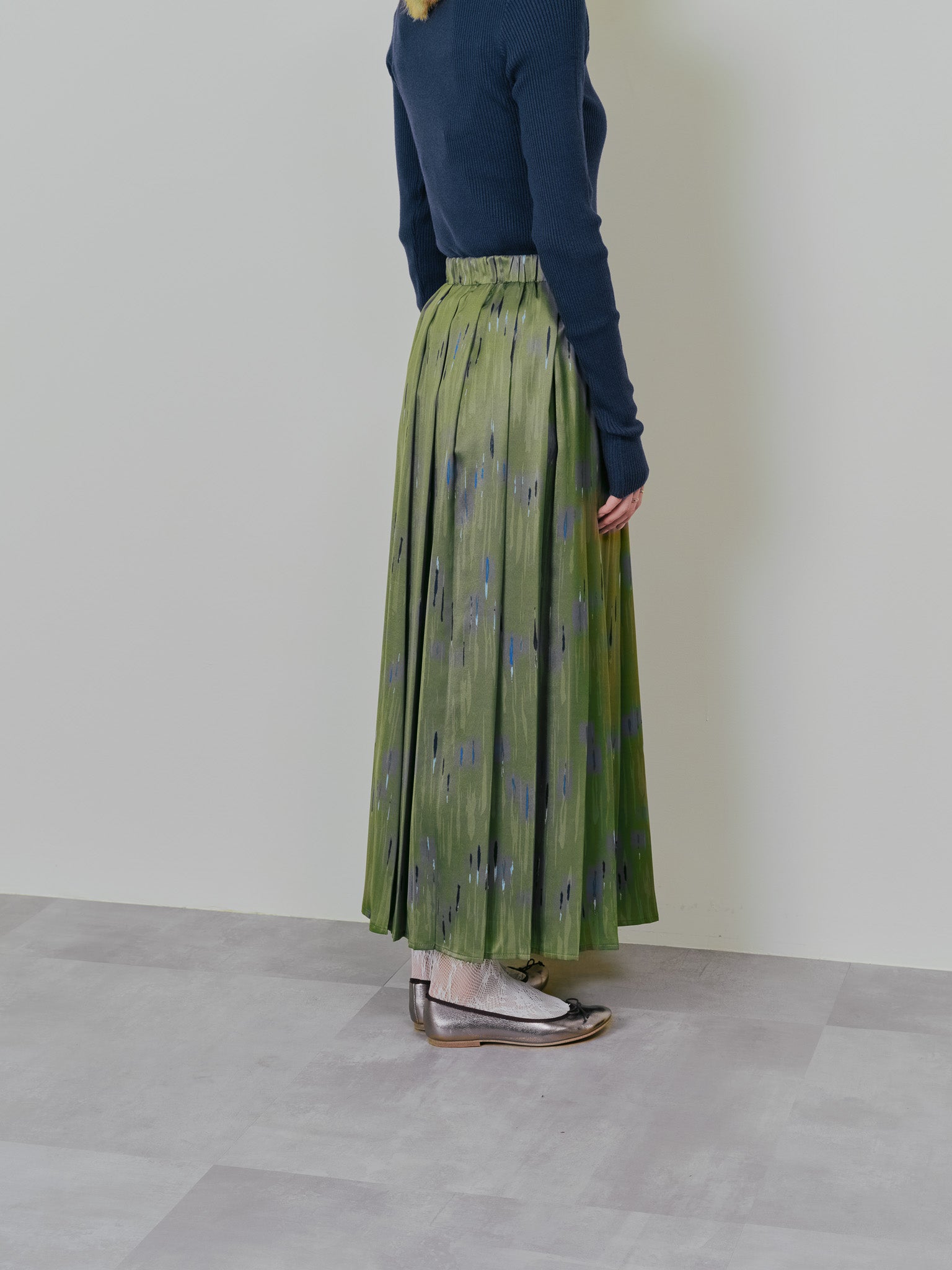 【-PRE SALE- 12/15 18:00まで!!】アートラインプリントハーフプリーツスカート [605538] khaki