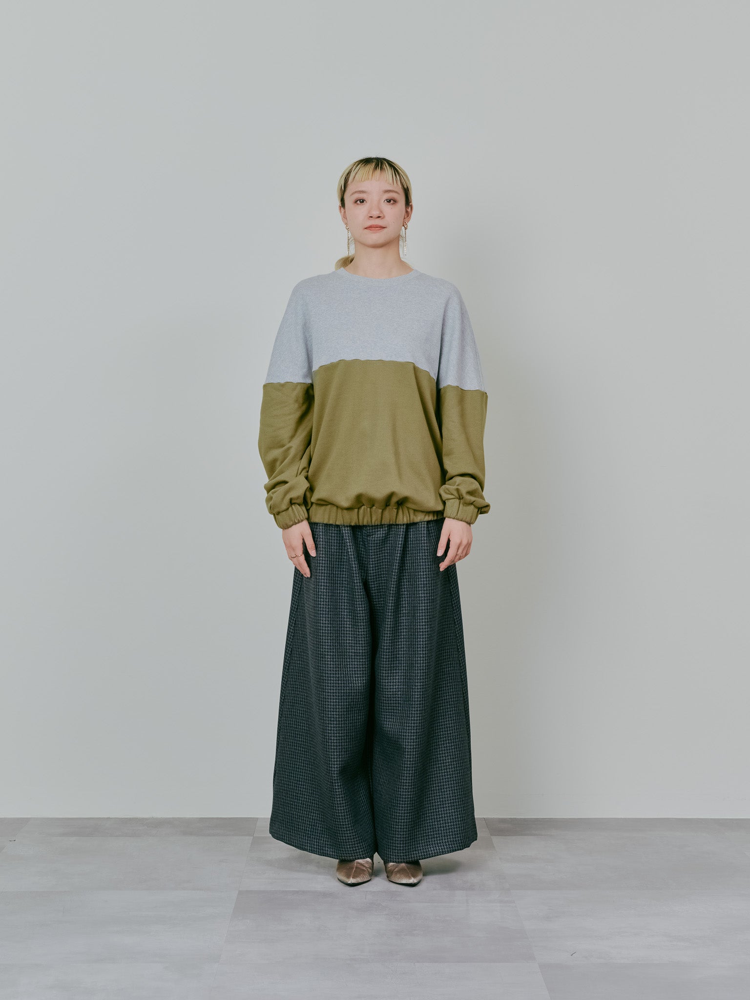 【SALE】配色スウェットギャザートップス [601449] khaki