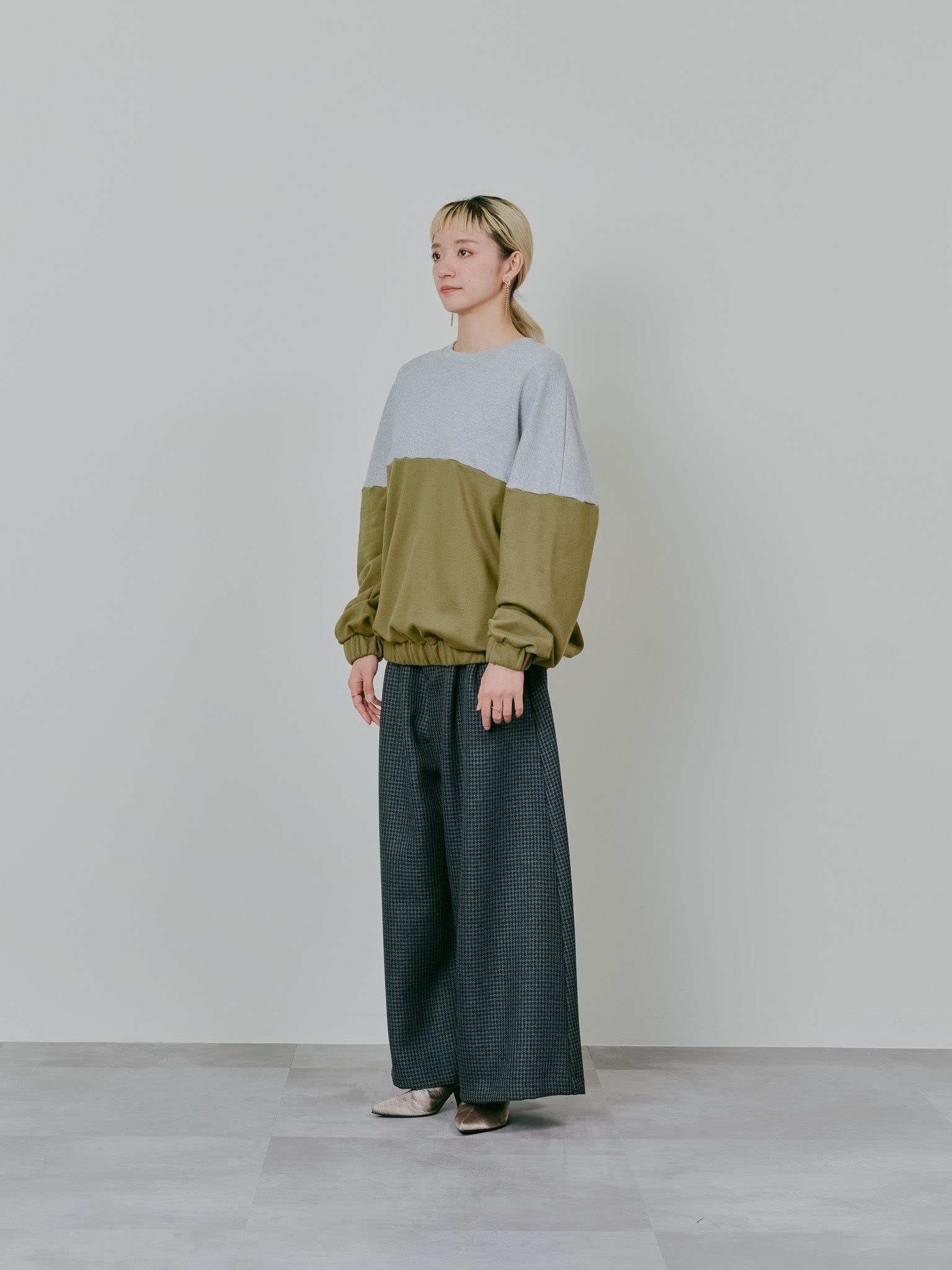 【SALE】配色スウェットギャザートップス [601449] khaki