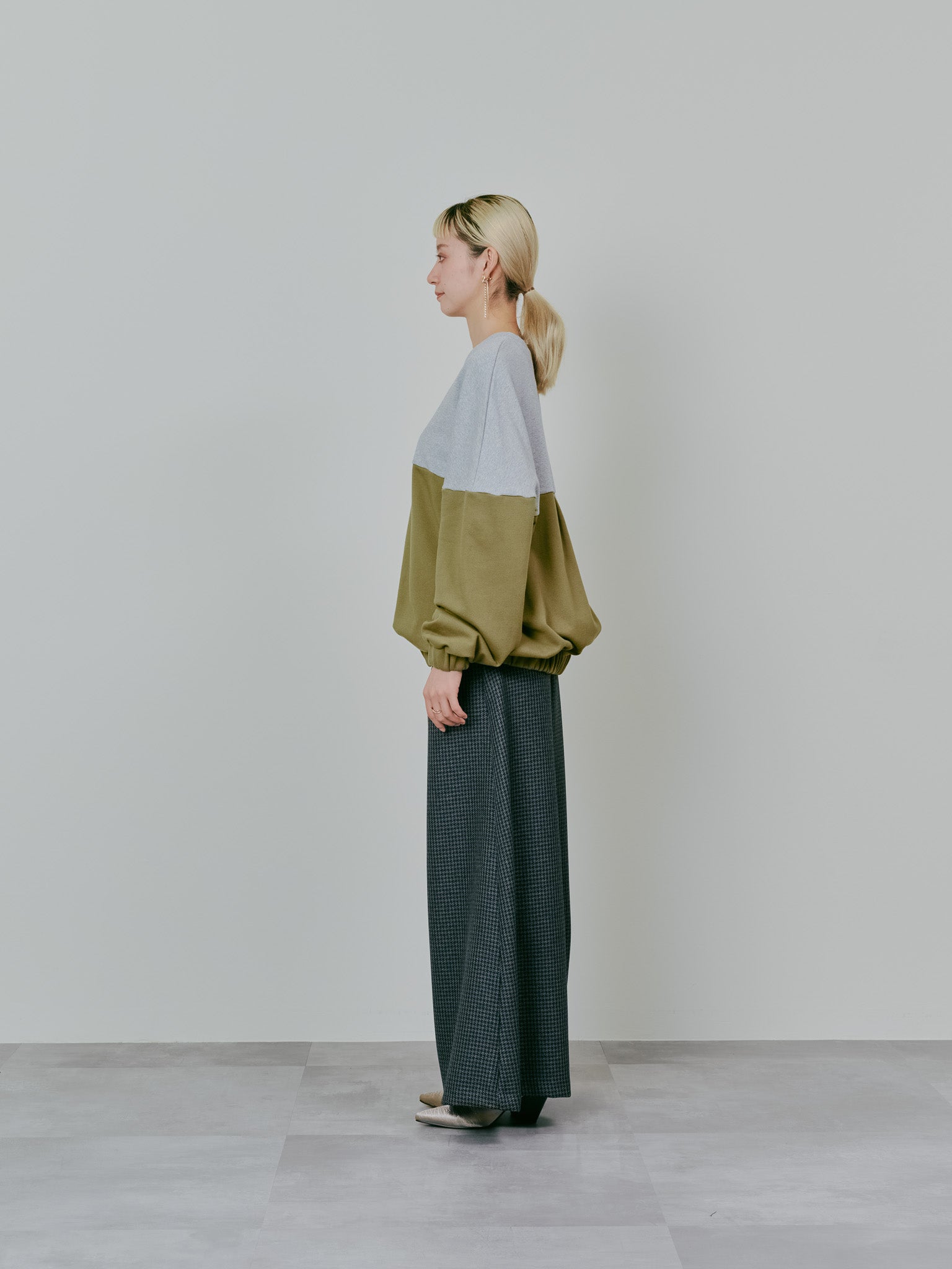 【SALE】配色スウェットギャザートップス [601449] khaki