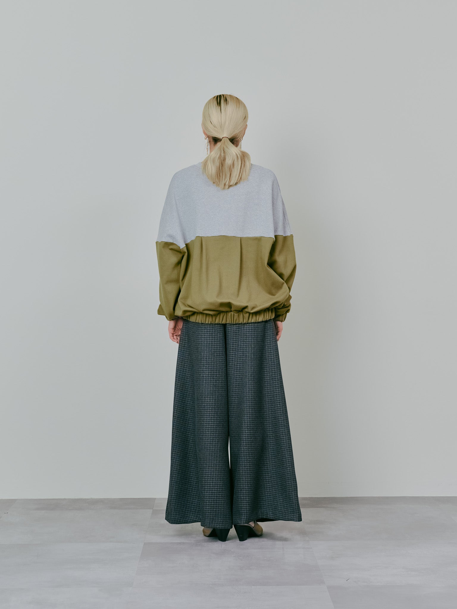 【SALE】配色スウェットギャザートップス [601449] khaki