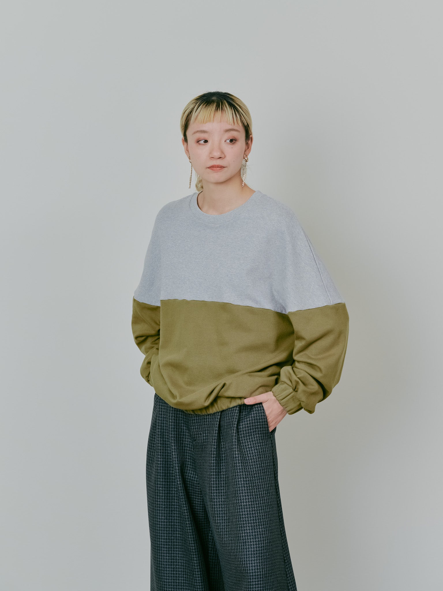 【SALE】配色スウェットギャザートップス [601449] khaki