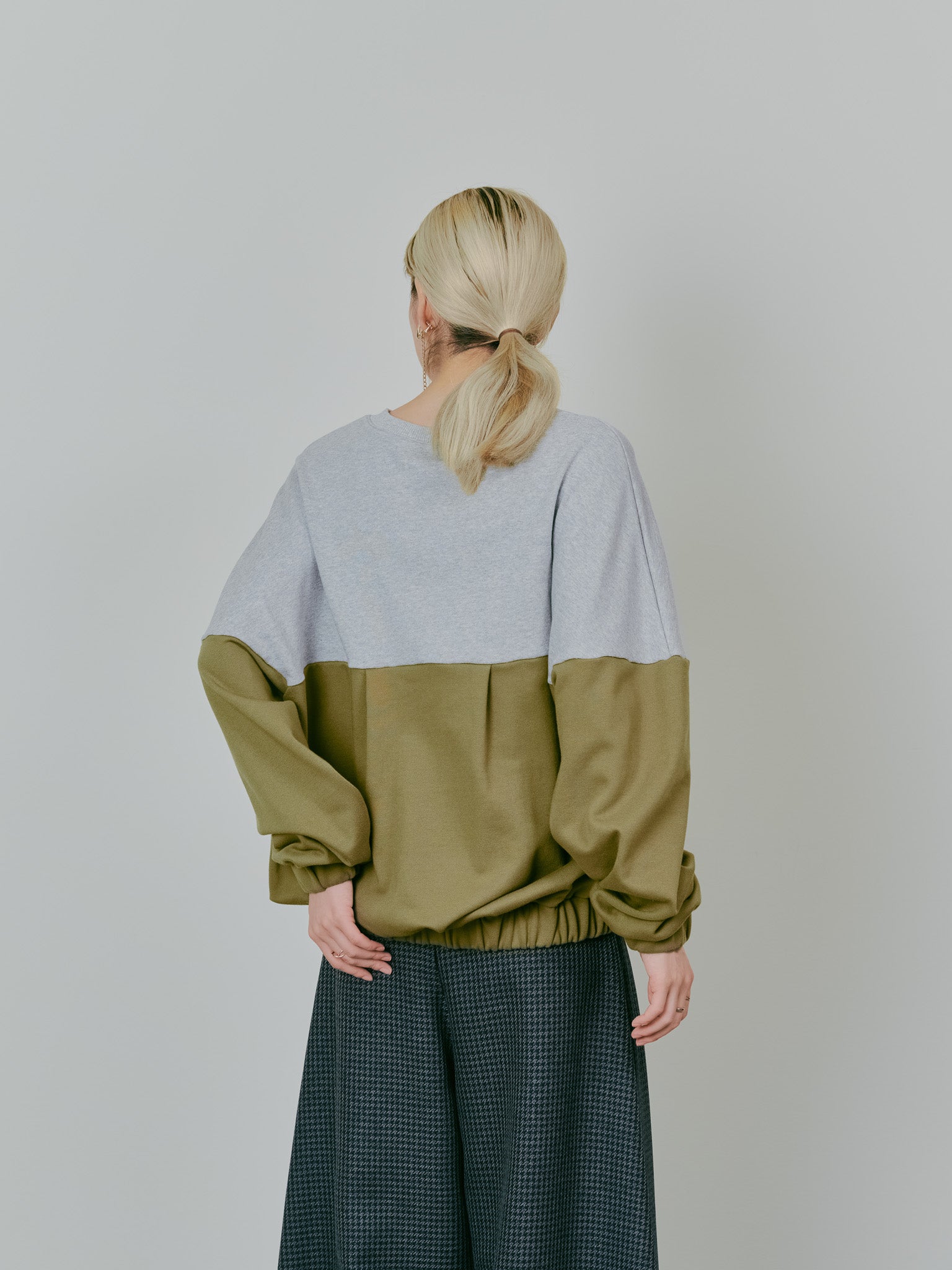 【SALE】配色スウェットギャザートップス [601449] khaki