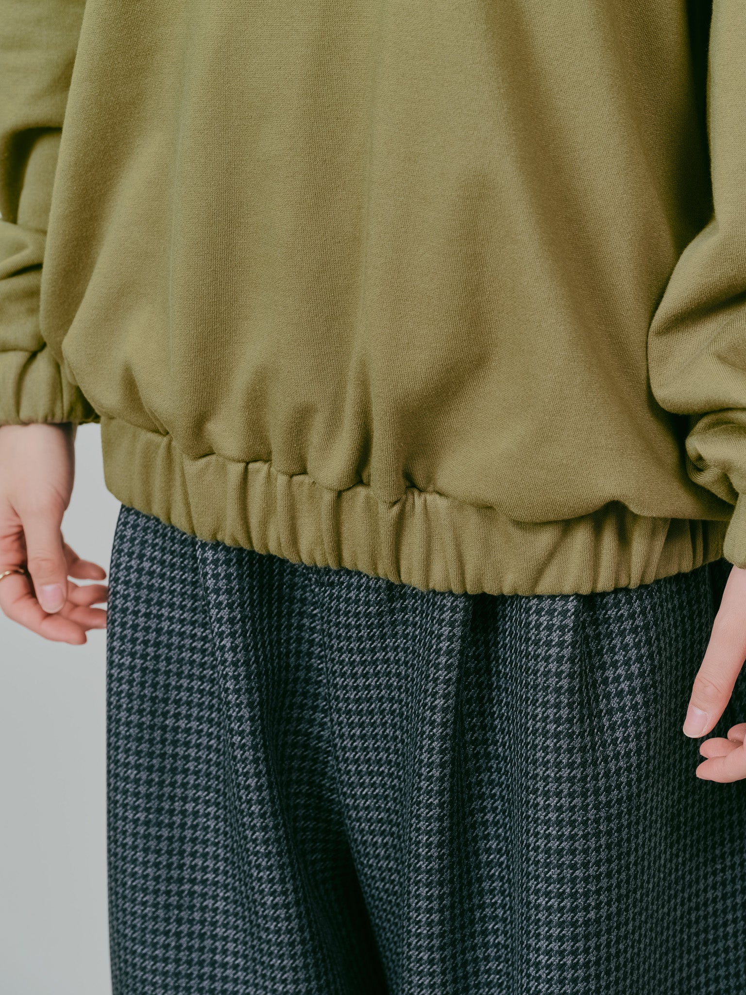 【SALE】配色スウェットギャザートップス [601449] khaki