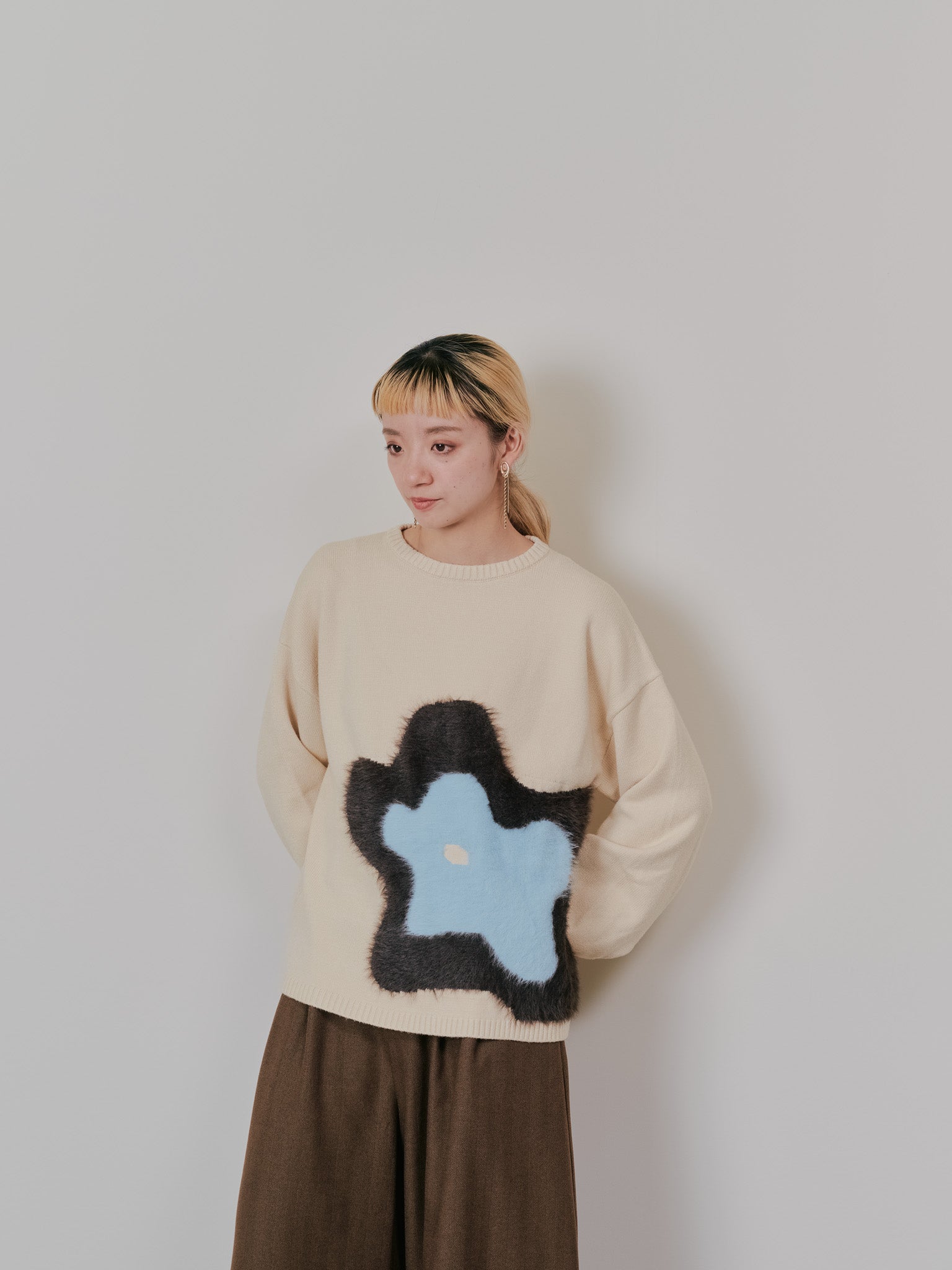 【-PRE SALE- 12/15 18:00まで!!】フラワーモチーフニットトップス [601408] ecru