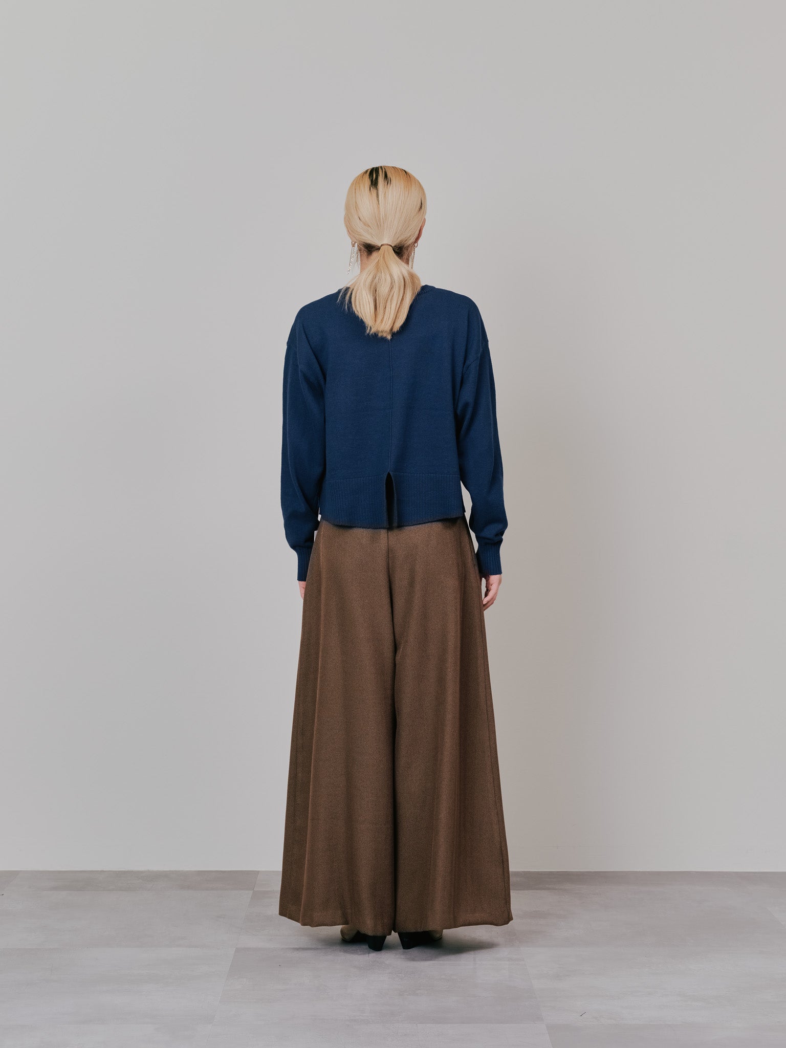 【-PRE SALE- 12/15 18:00まで!!】バックスリットカシミアニットトップス [605550] navy